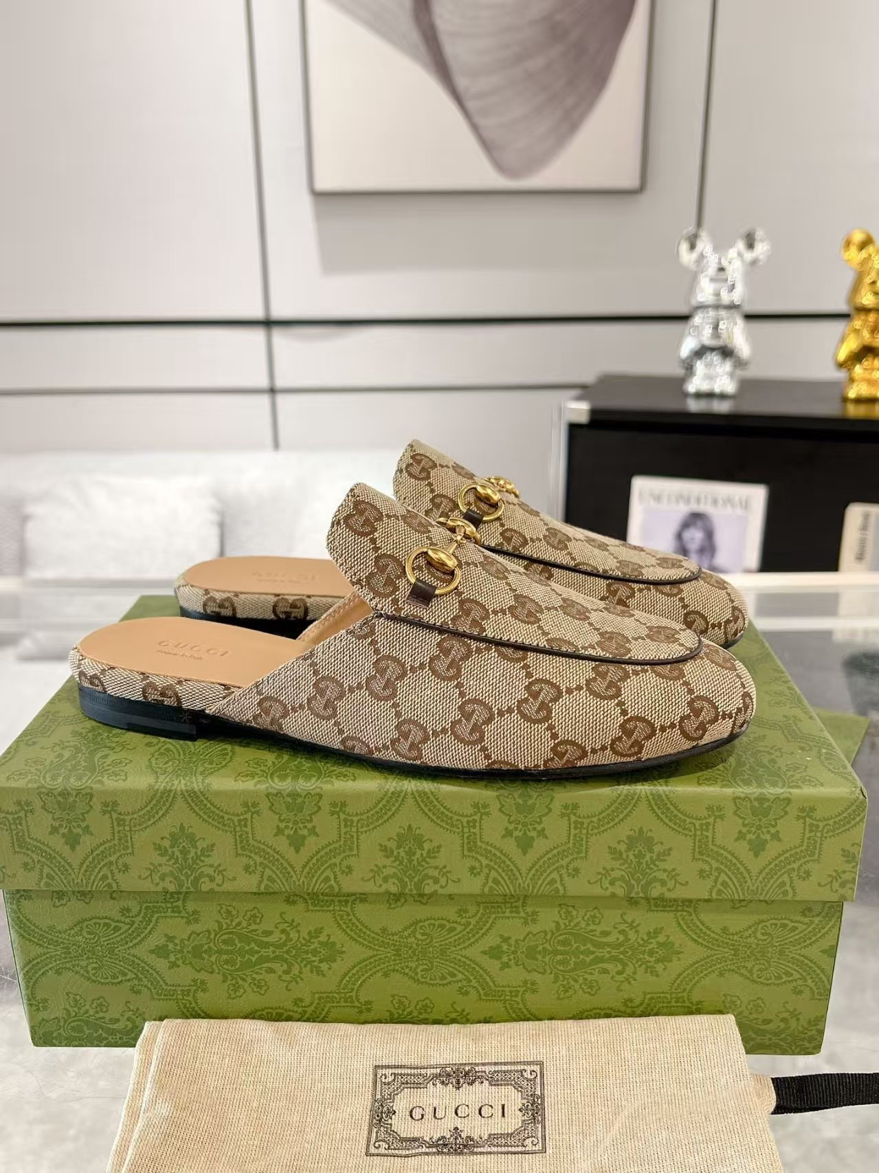 ua G*u*i princetown slipper