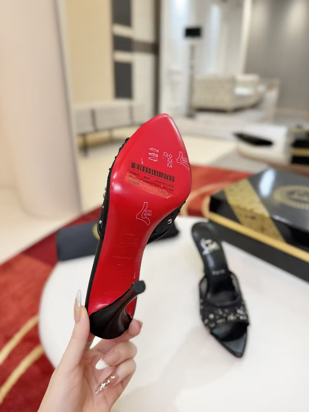 ua Ch**an louboutin miss z mule
