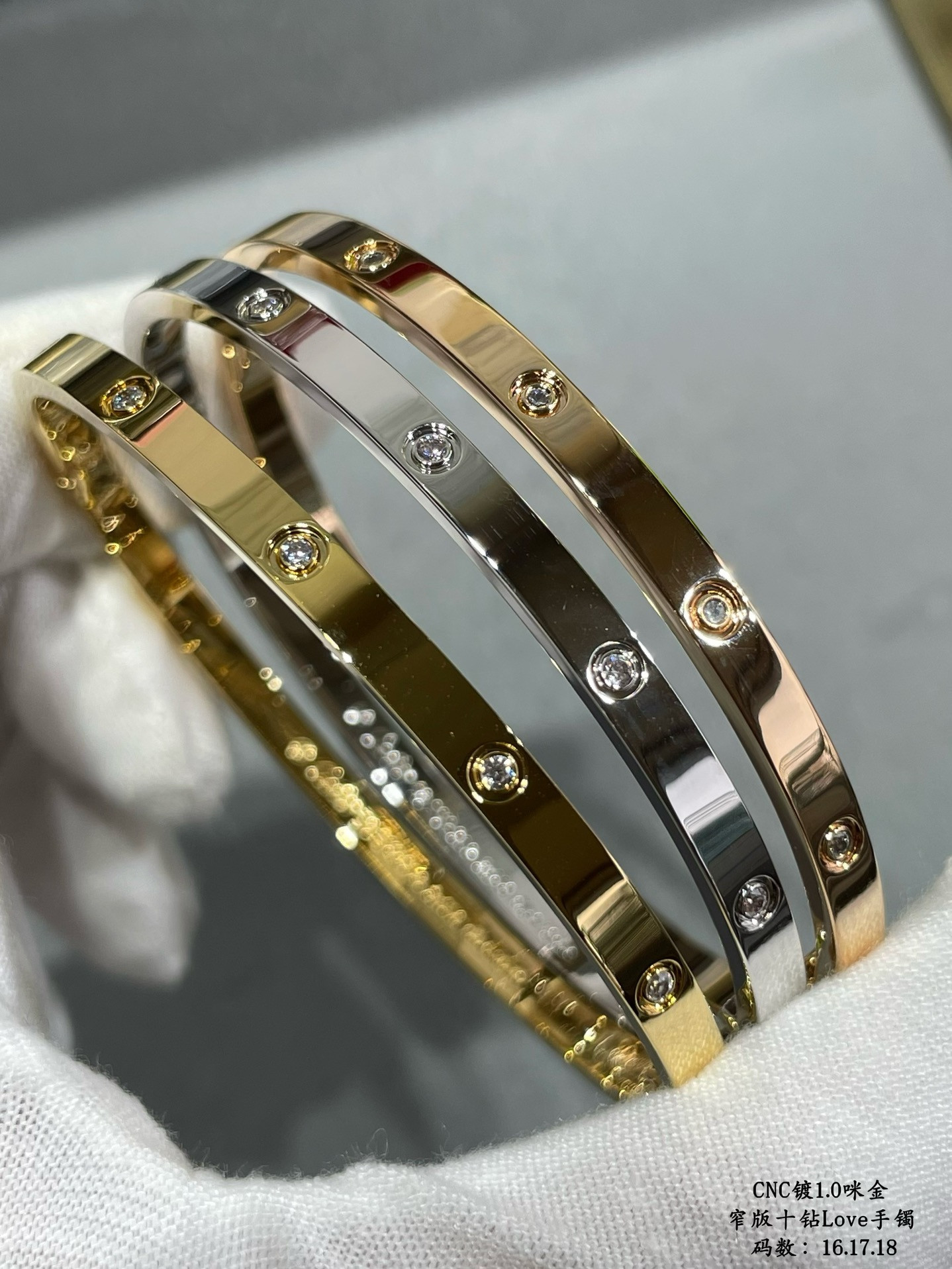 ca*t*er narrow version with Di*m*nd bracelet