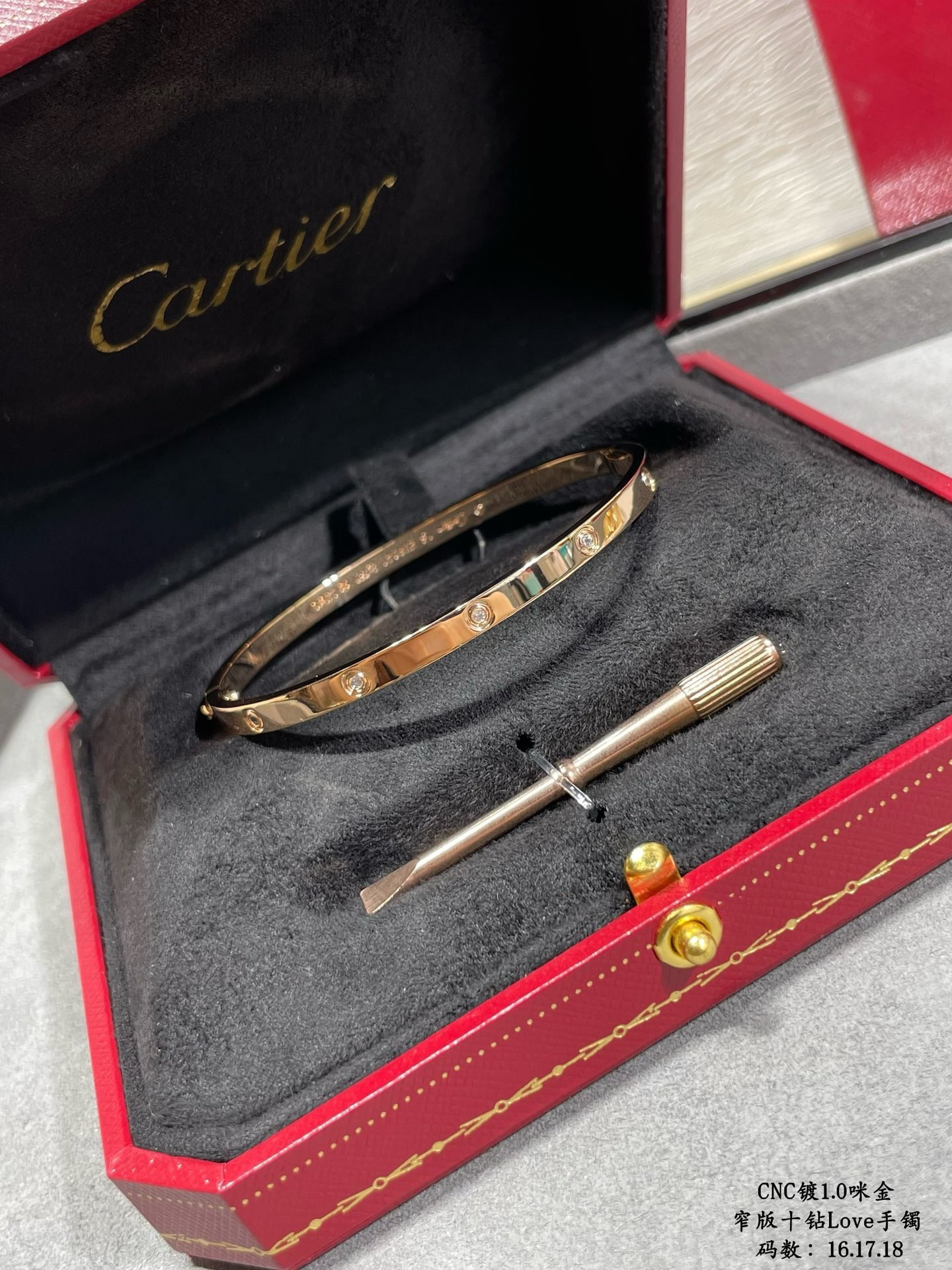 ca*t*er narrow version with Di*m*nd bracelet