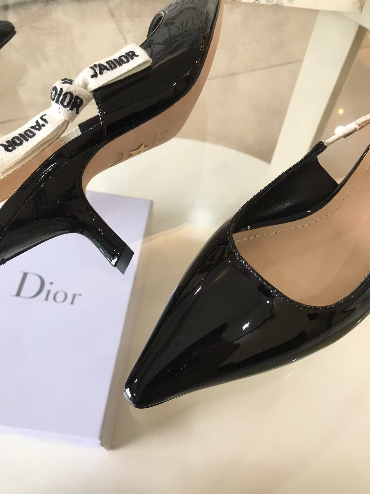 ua D*or j
