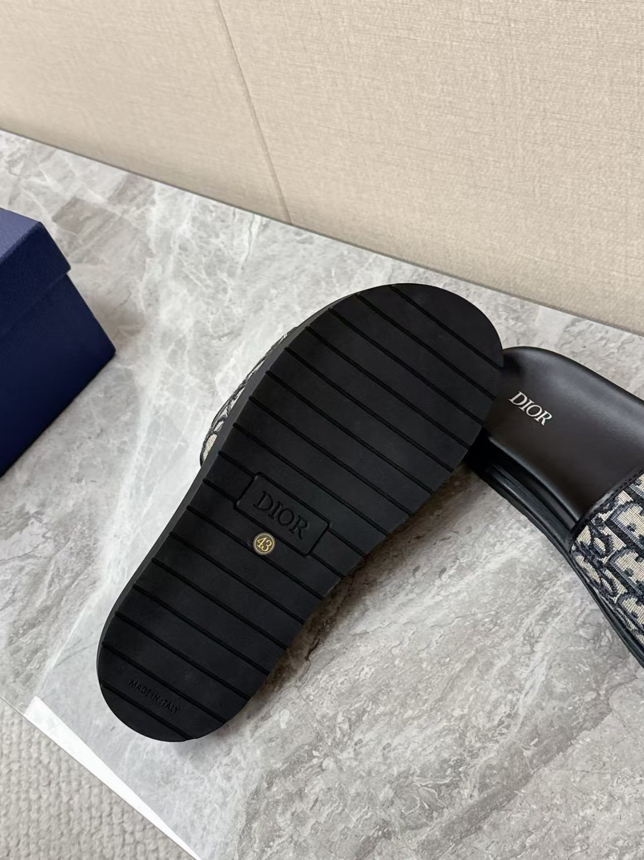 ua D*or aqua sandal