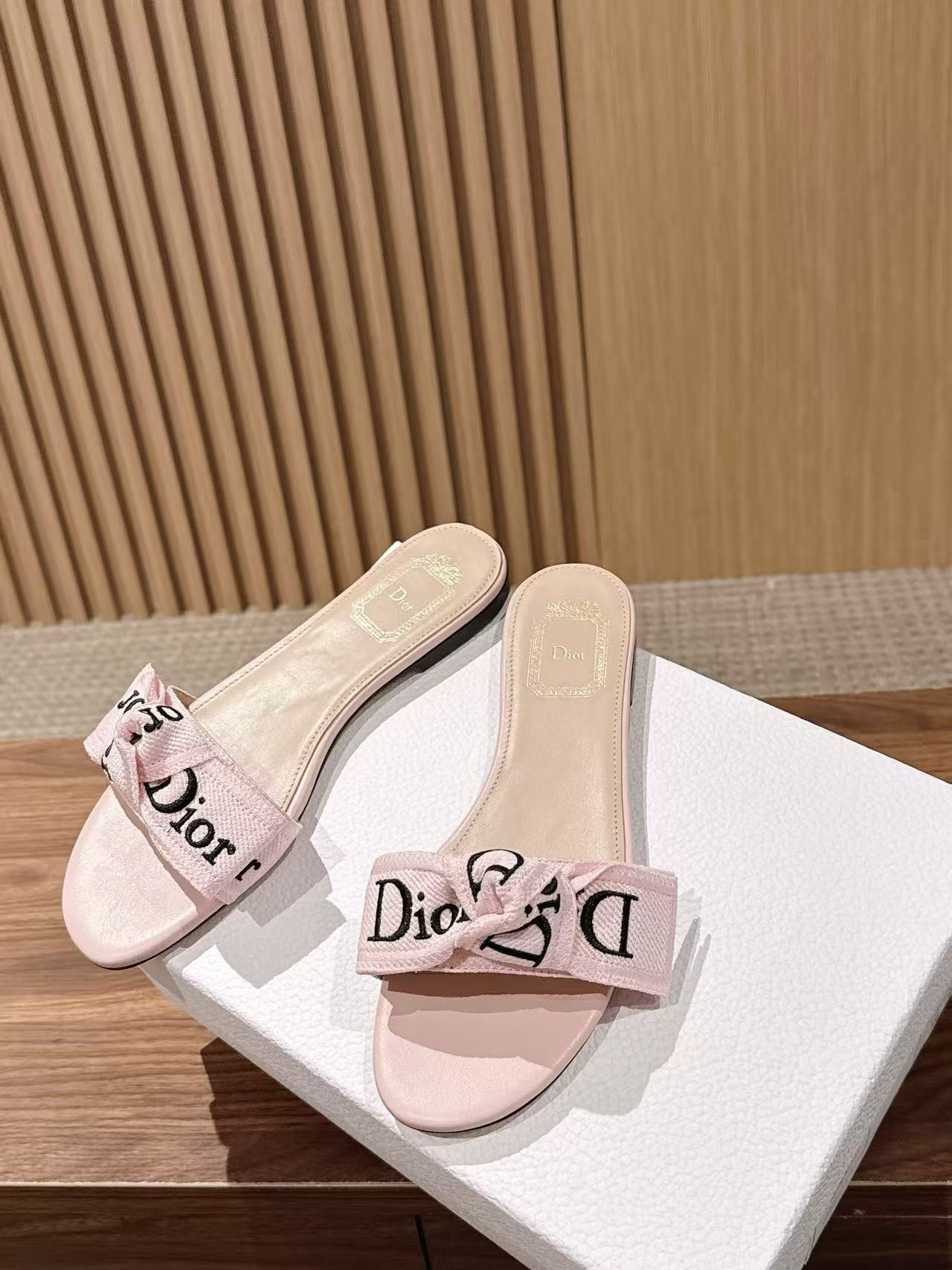 ua D*or j