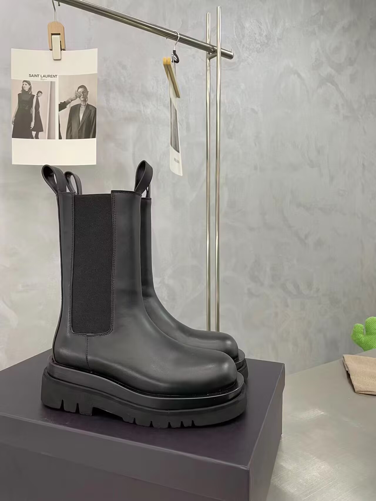 ua bo*te*ga Ve*ne*ta lug chelsea boot
