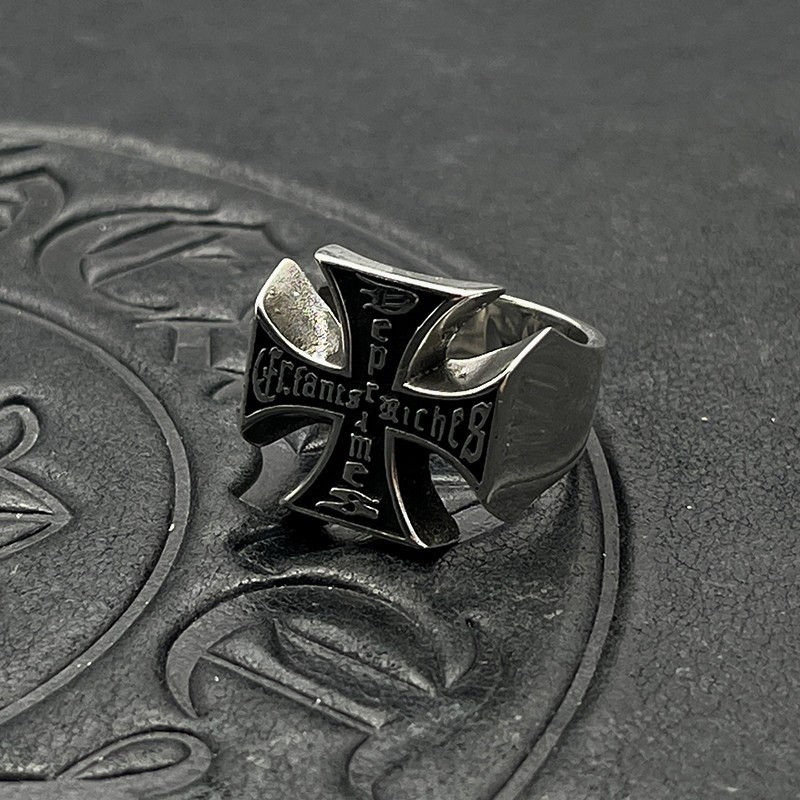 Ch**me He**ts cross ring