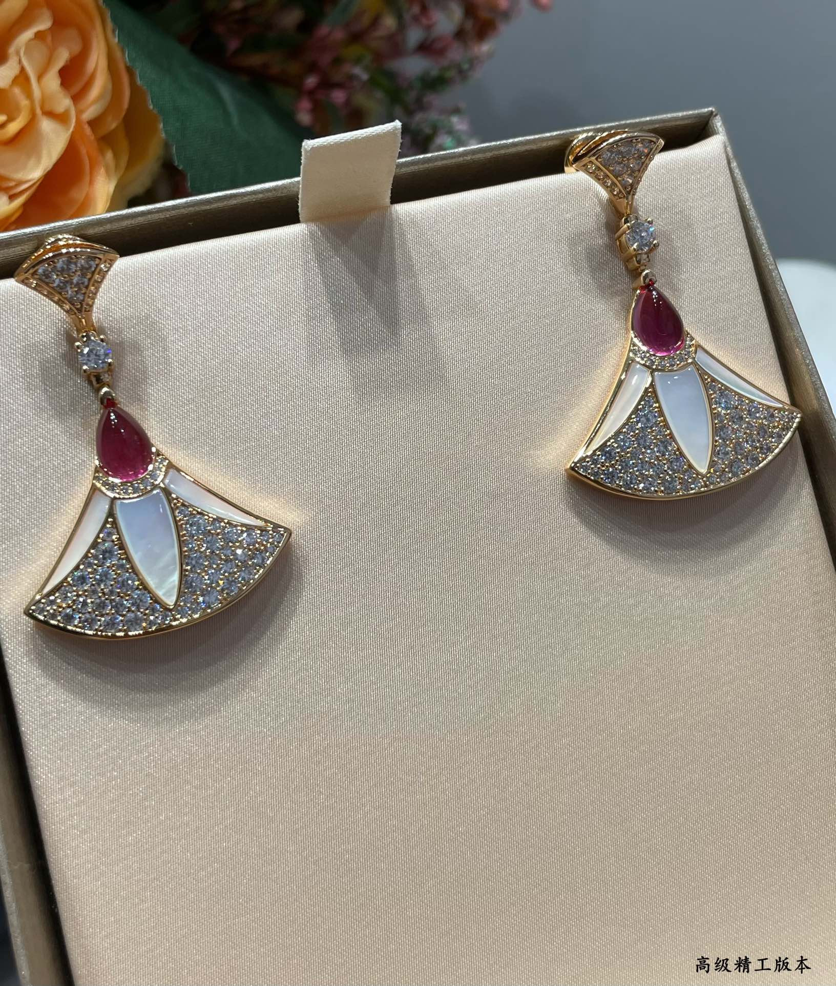 B*l*ai roman fan earrings