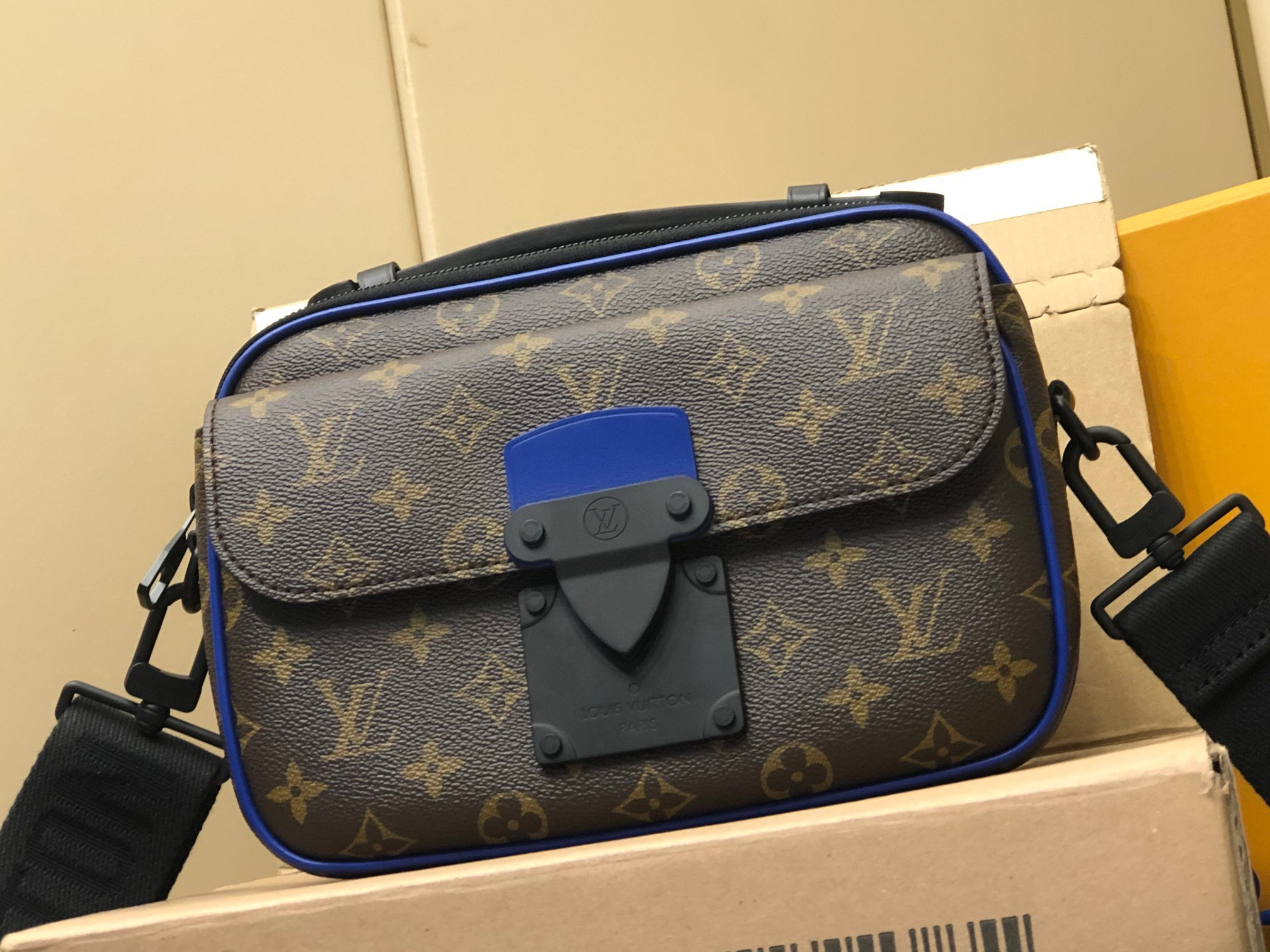 LV S LOCK MESSENGER M45863