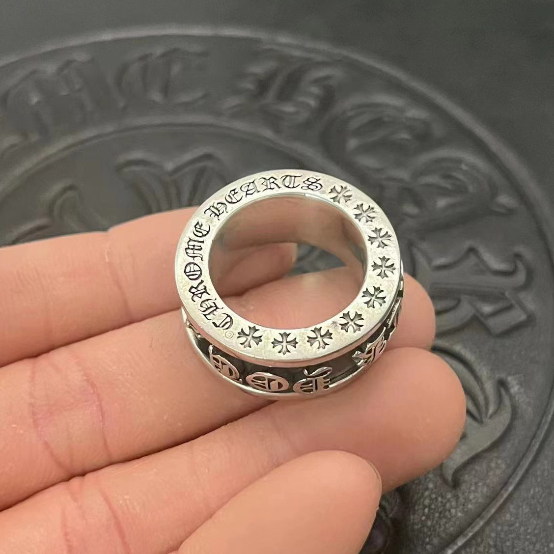Ch**me He**ts ring