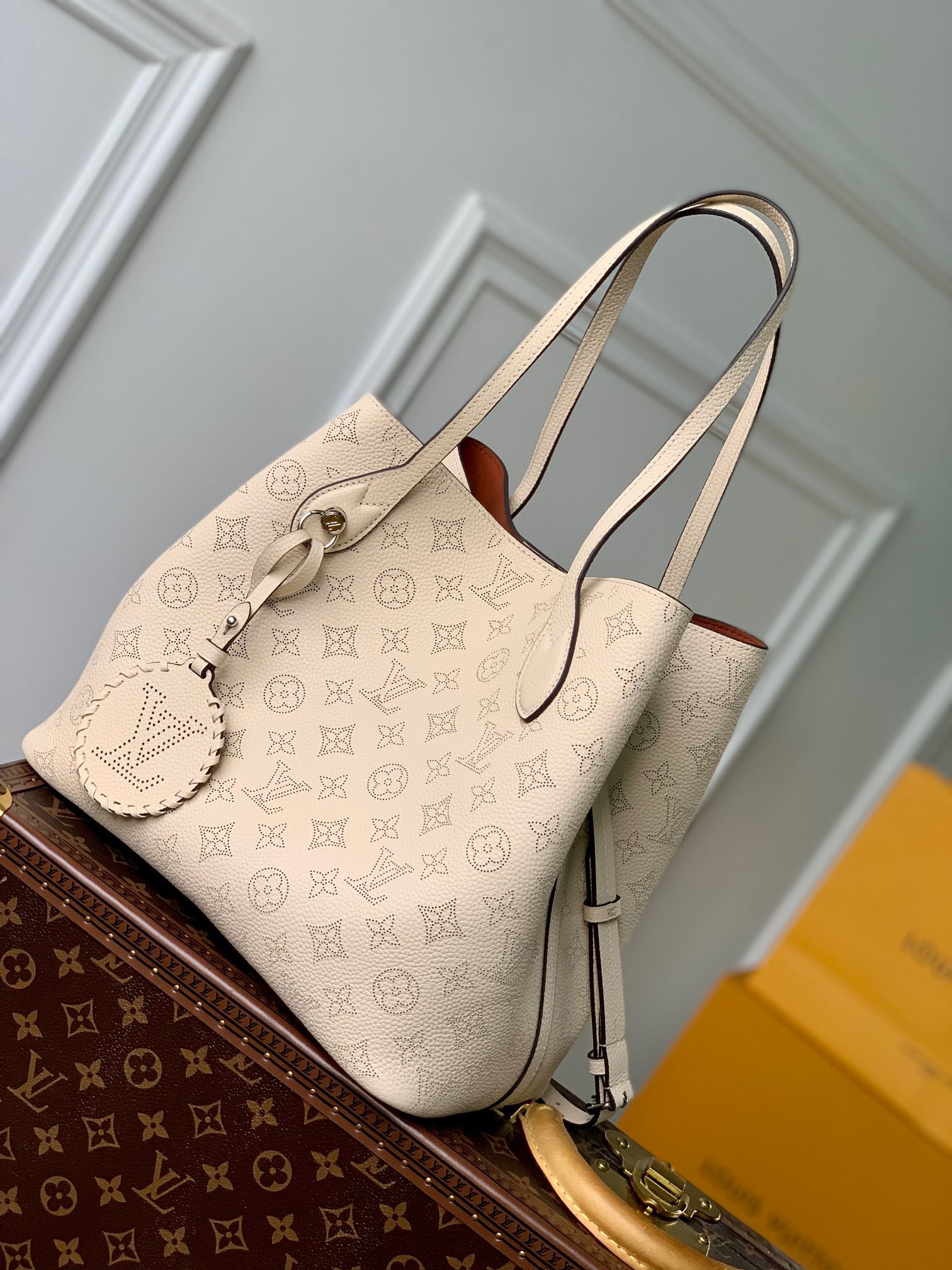 LV Blossom MM M21851
