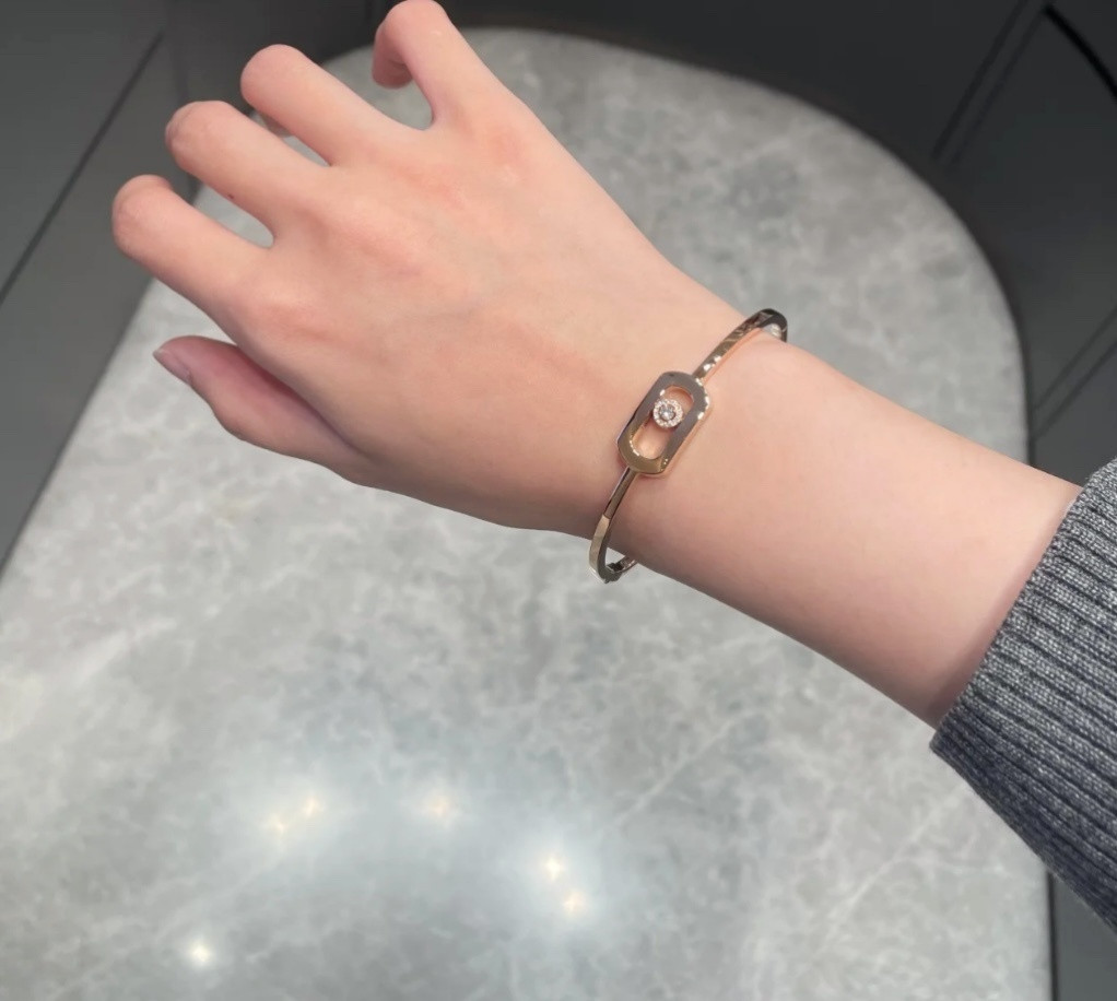 Mes1kaa so move di*m*nd bangle