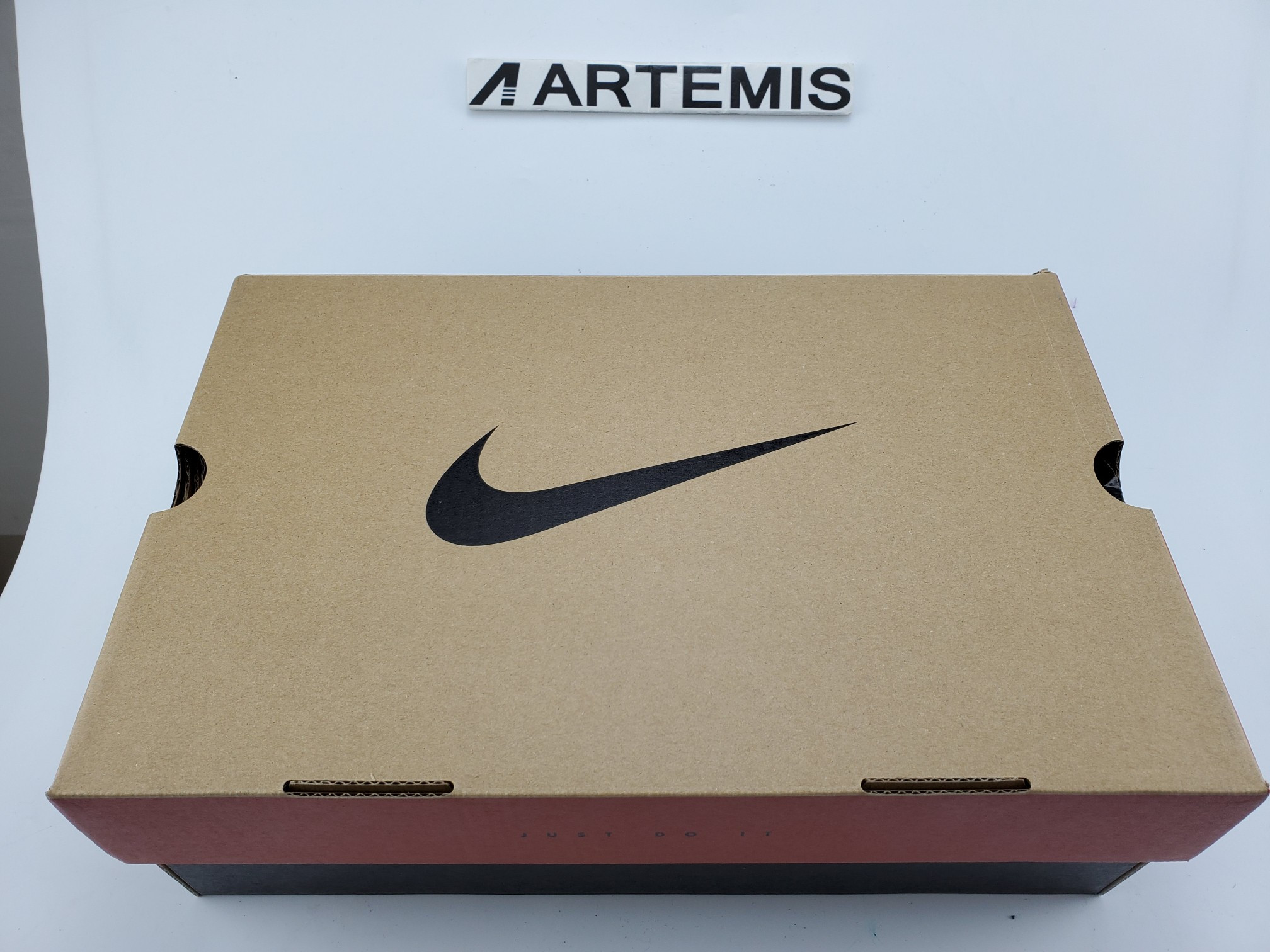 Air Jordan 11 Retro Playoffs Bred (2019)