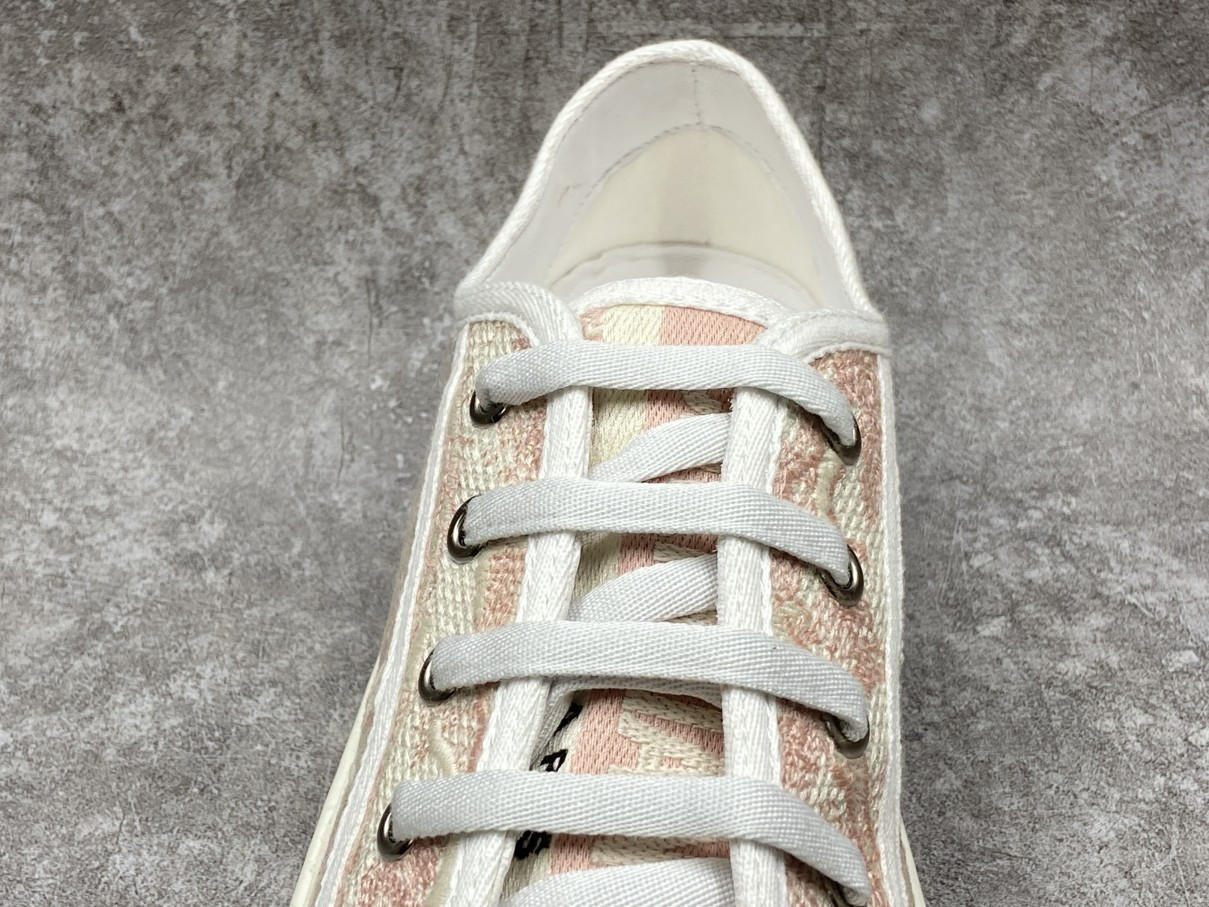 D*or walk n D*or patch embroidery pink