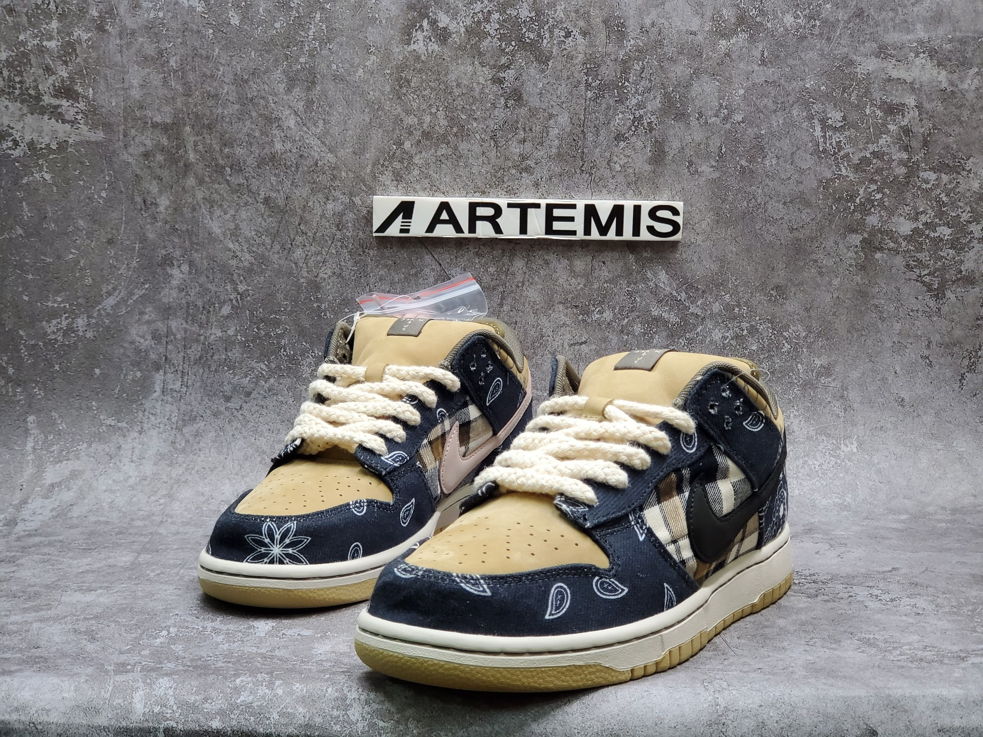 Nike SB Dunk Low Travis Scott (Special Box Edition)