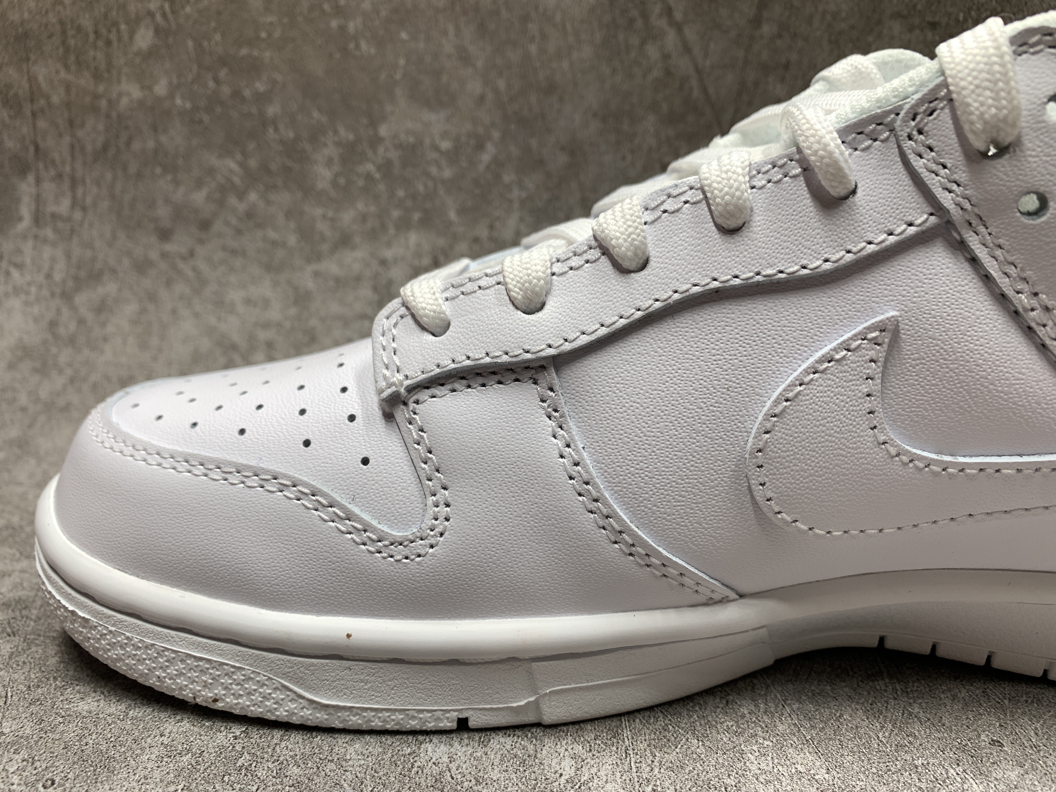 Nike Dunk Low Triple White