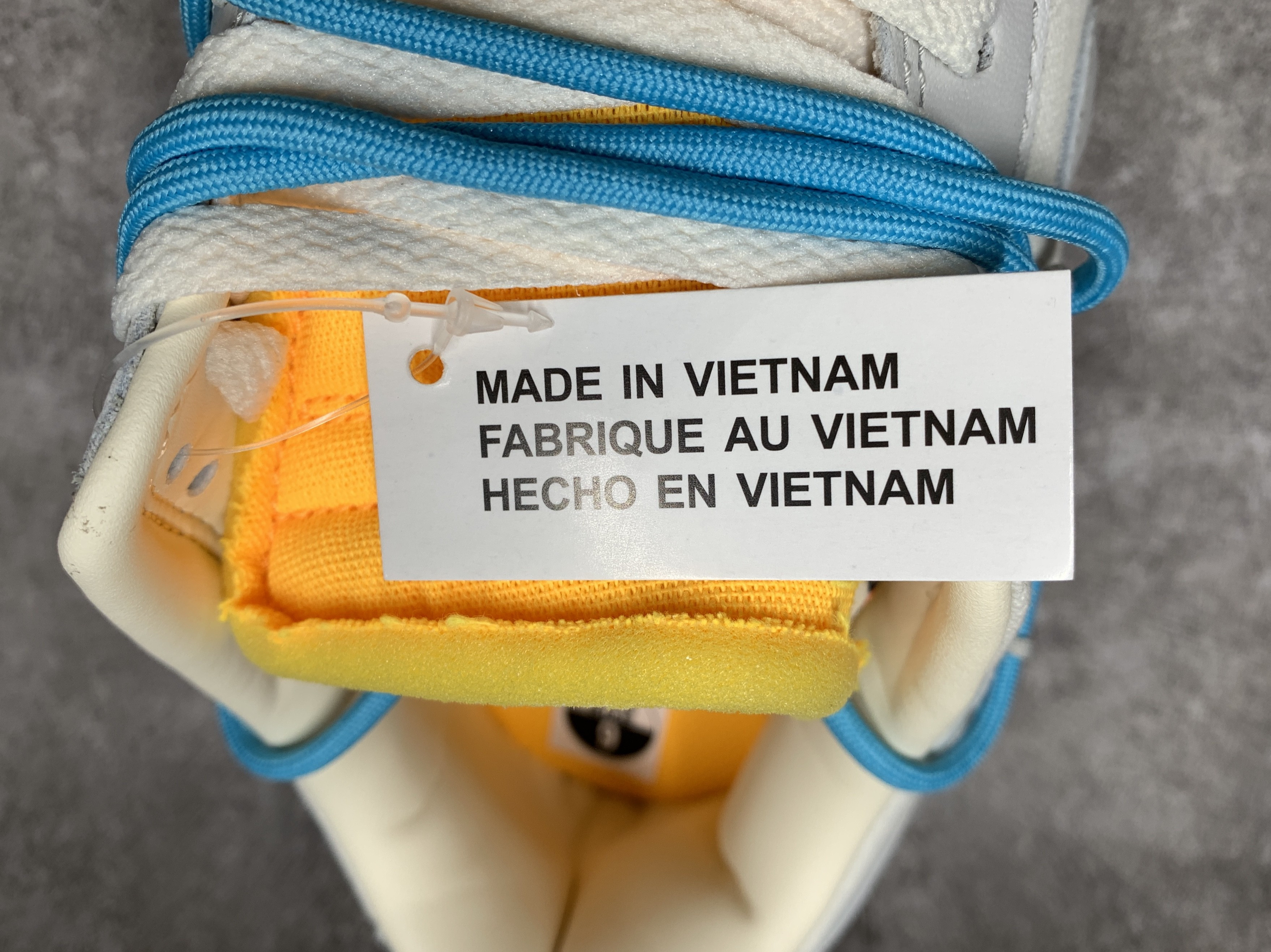 Off-White x Nike Dunk Low 02 of 50