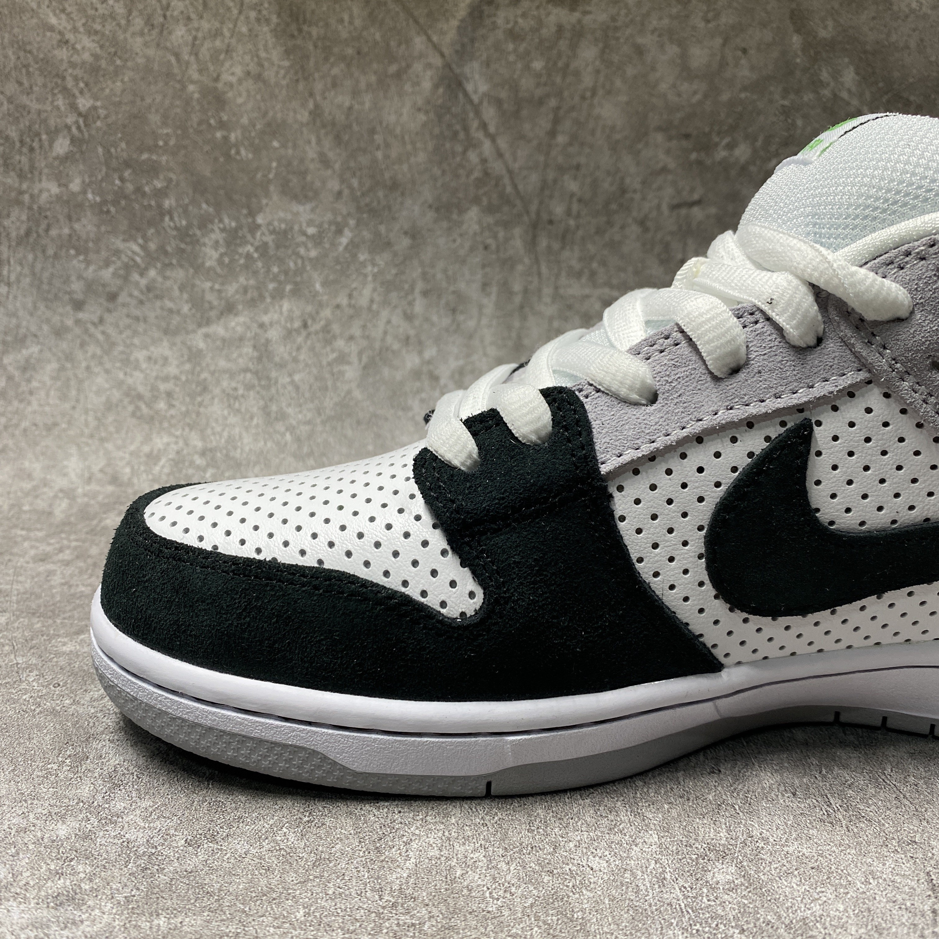 Nike SB Dunk Low Chlorophyll