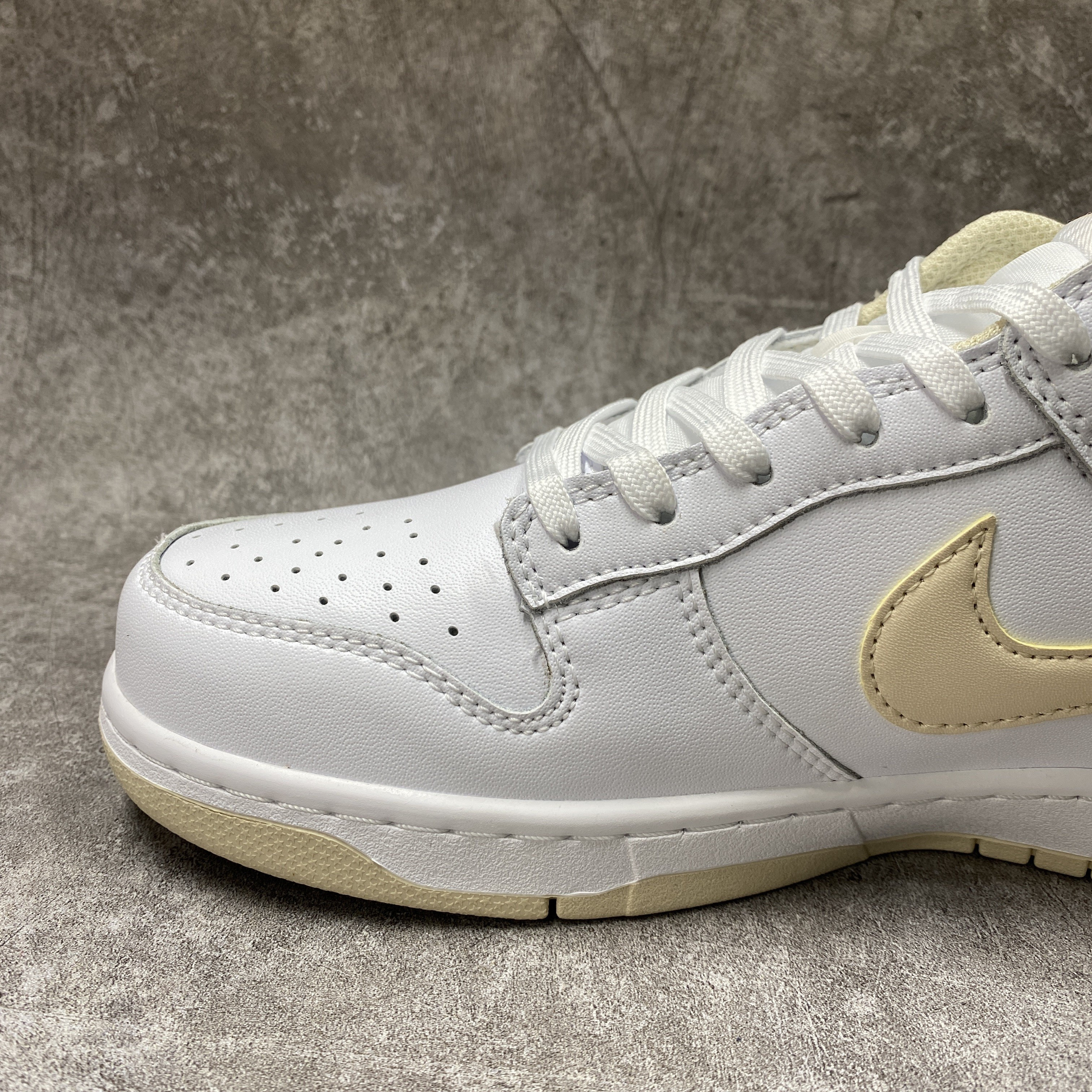 Nike Dunk Low Pearl White