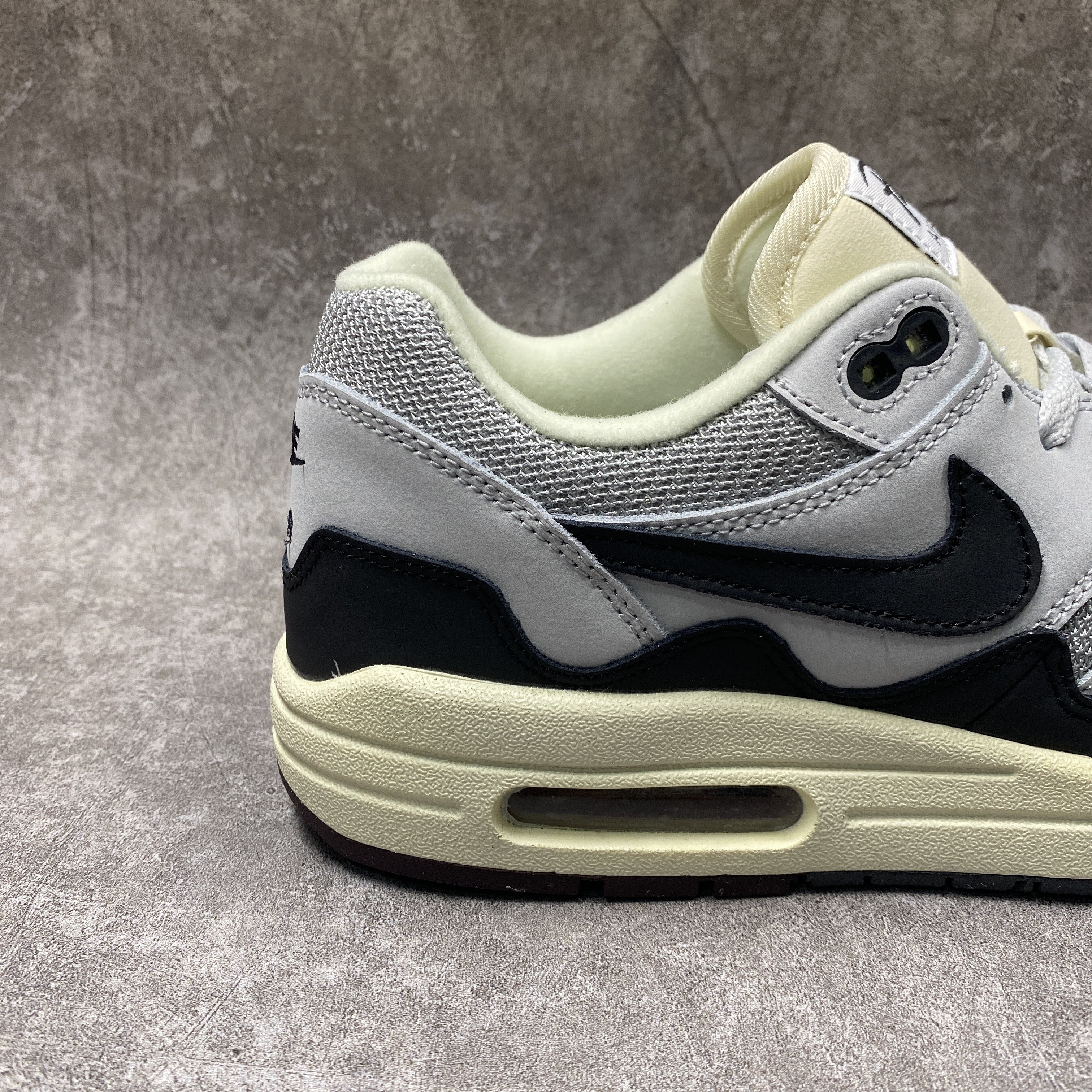Nike Air Max 1 x Patta White Grey
