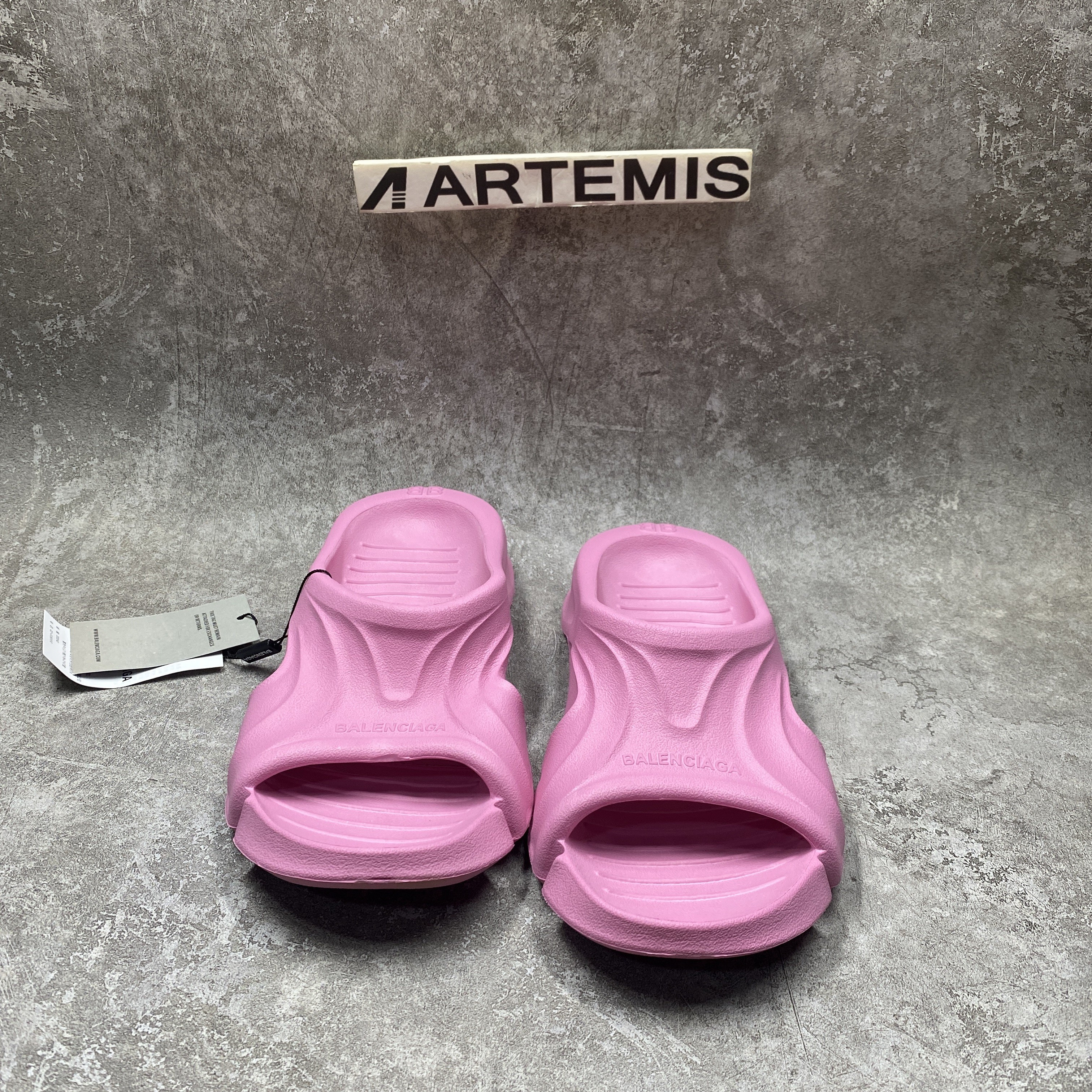 Balenciga Mold Slides Pink (run one size bigger)