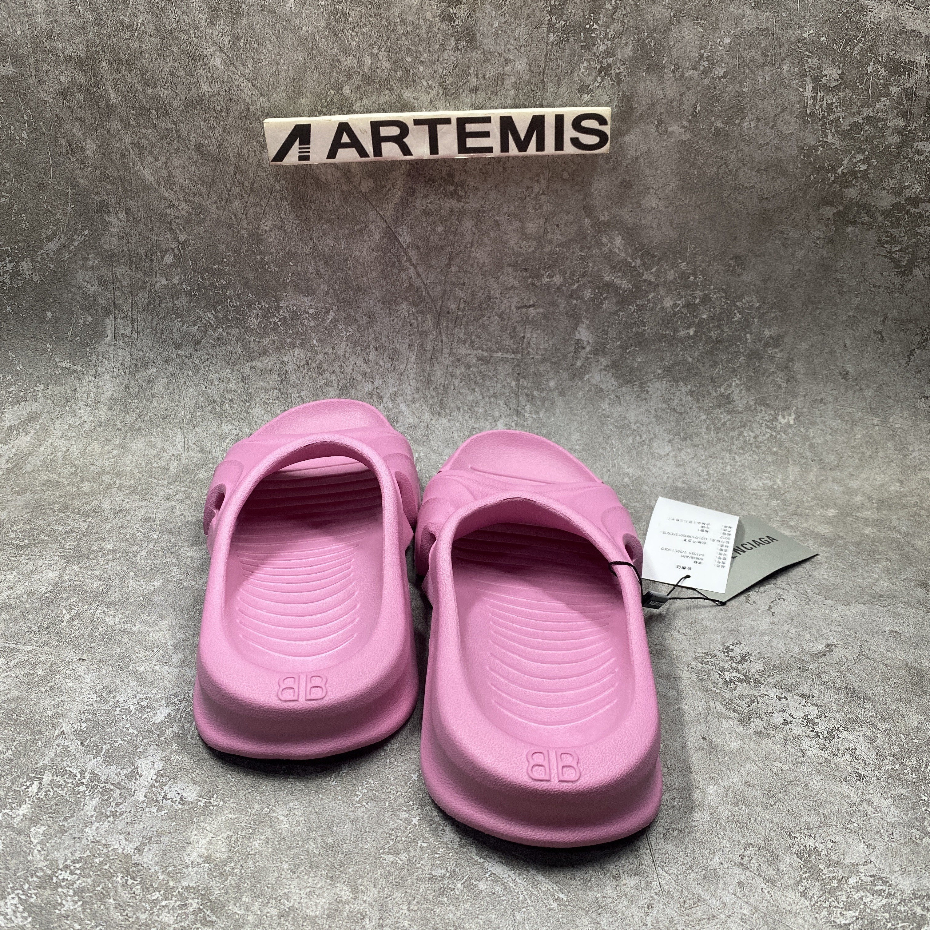 Balenciga Mold Slides Pink (run one size bigger)