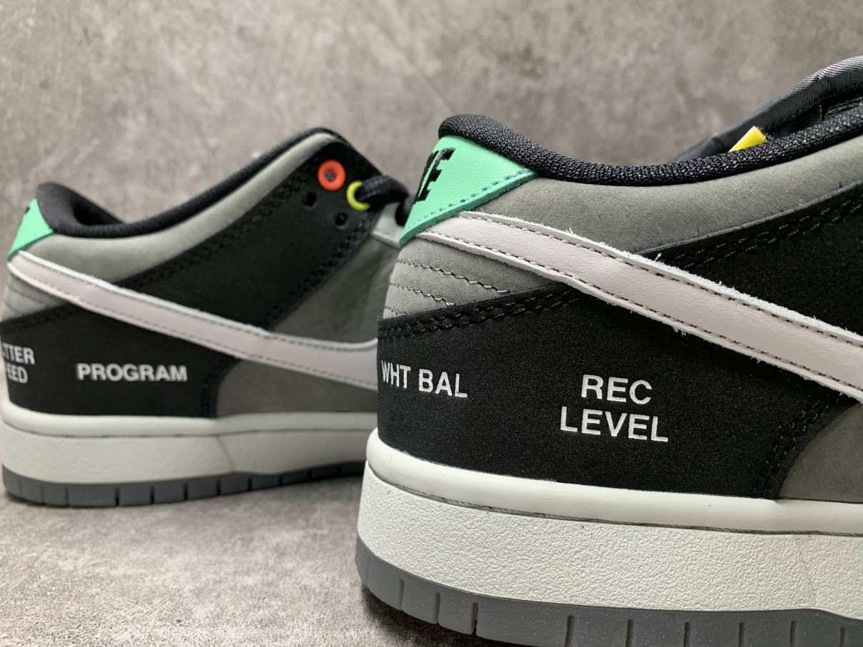 Nike SB Dunk Low VX1000