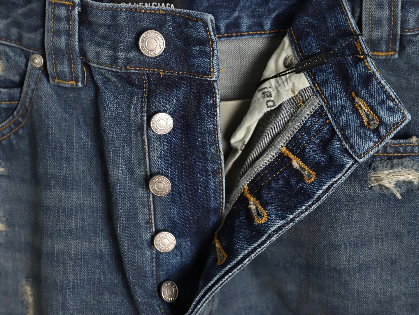 Ba*len*cia*ga shorts