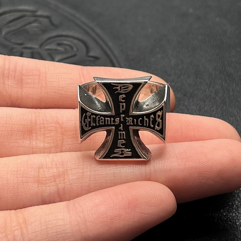 Ch**me He**ts cross ring