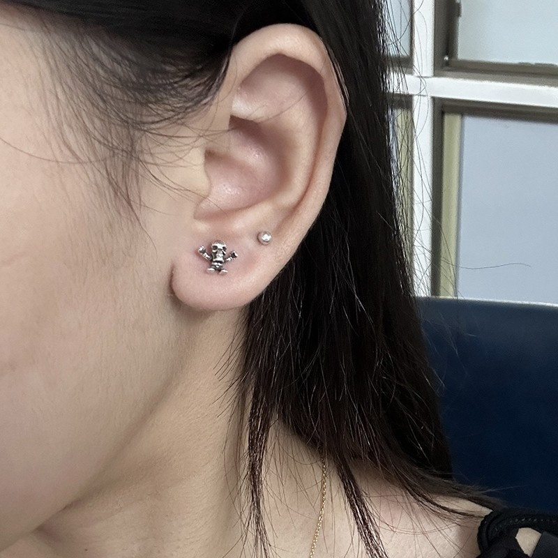 Ch**me He**ts skull earrings