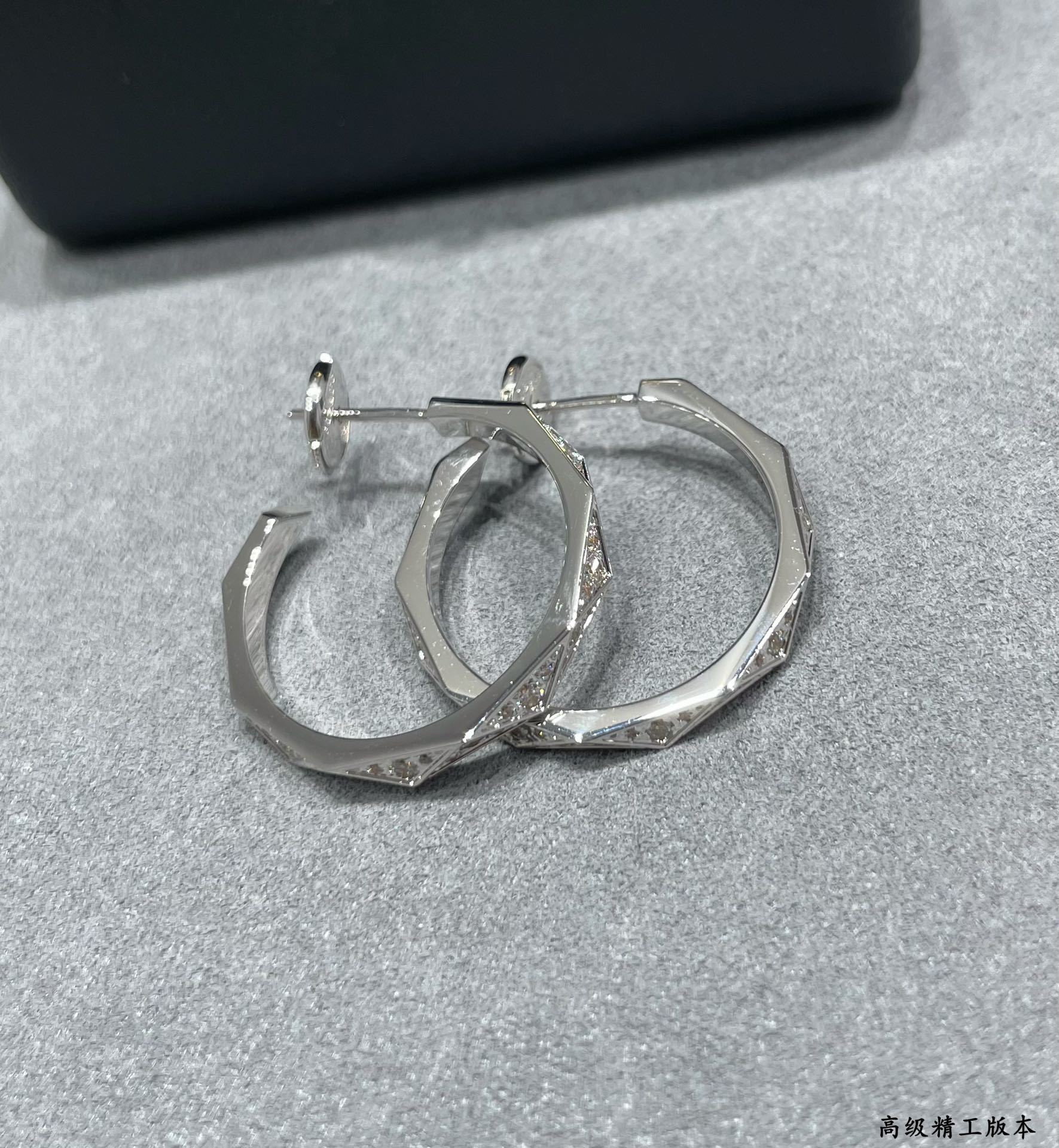 Gr*ff di*m*nd-encrusted rhombus earrings