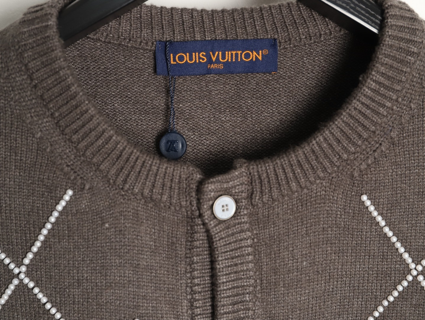 l0*is V*t0n lv knitting cardigan