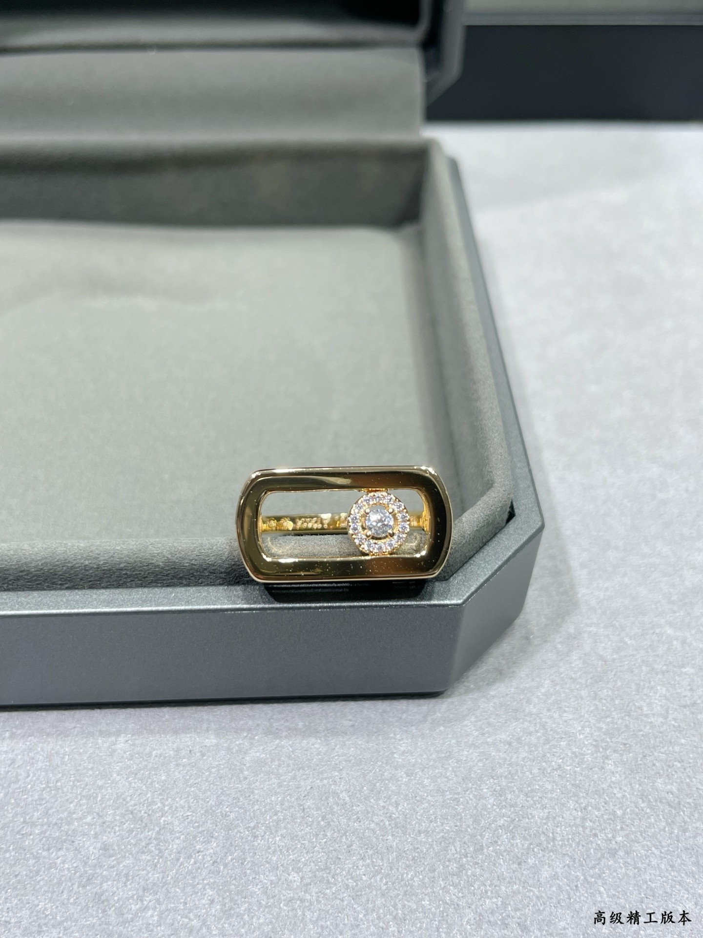 Mes1kaa large solitaire di*m*nd ring