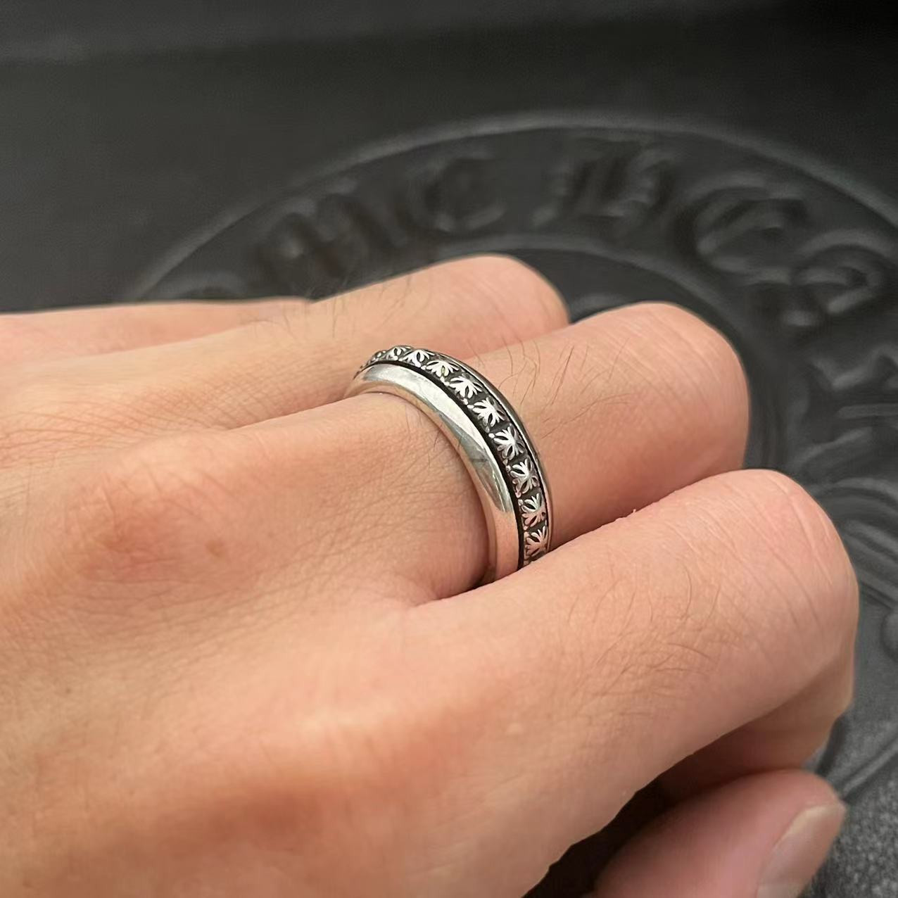 Ch**me He**ts cross open ring