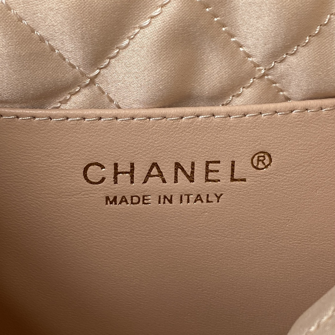 Ch*el 22 mini handbag grained leather white 7.8 × 7.4 × 2.3 in