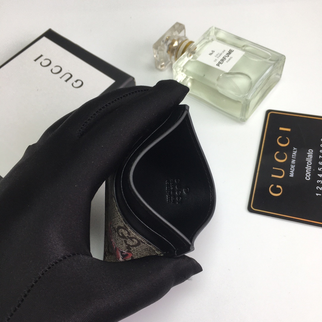 G*u*i gg  card case wallet