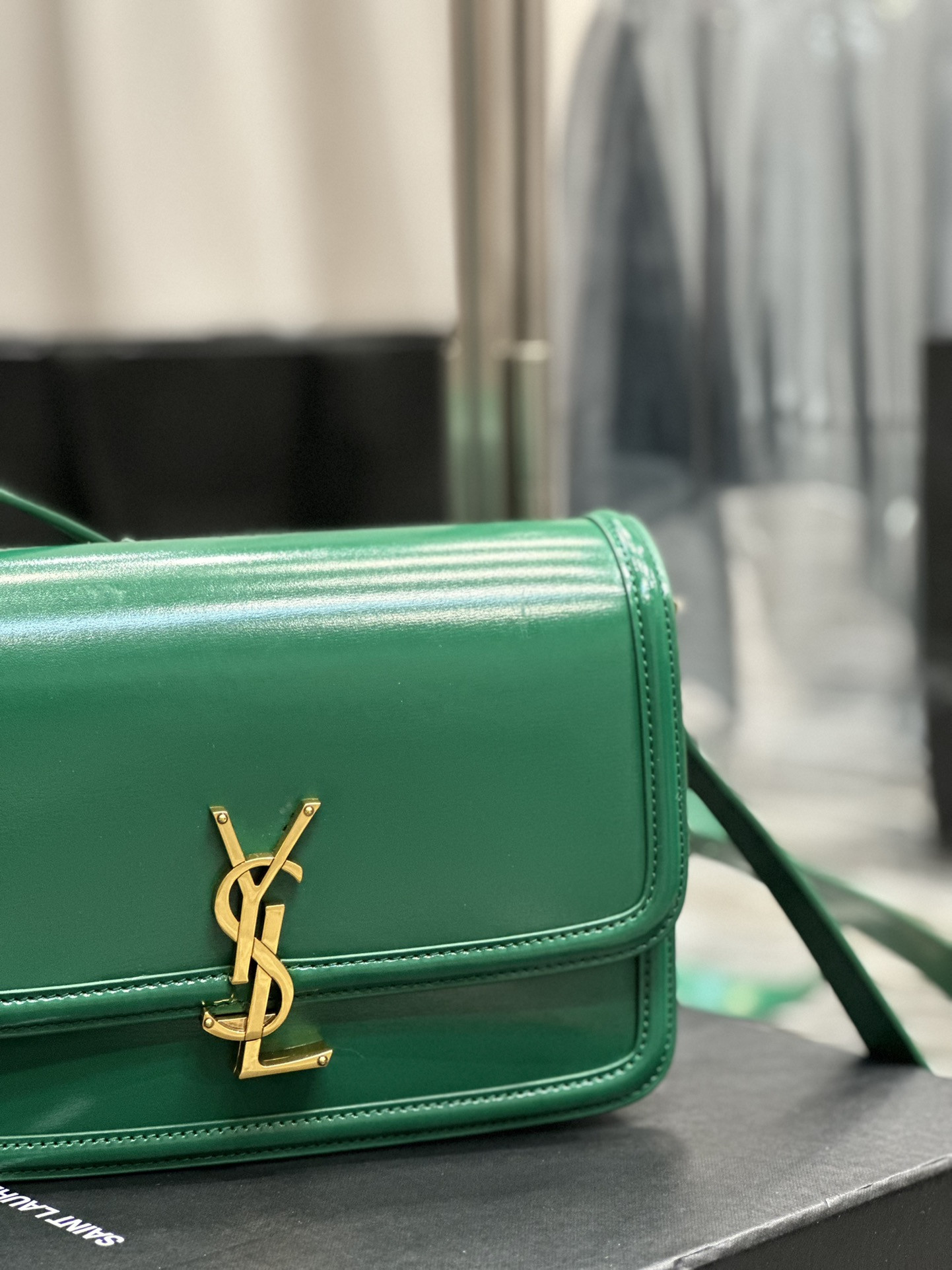 y*l solferino medium satchel in box Sa**t Lau*nt green 9.1 x 6.3 x 2.4 inches