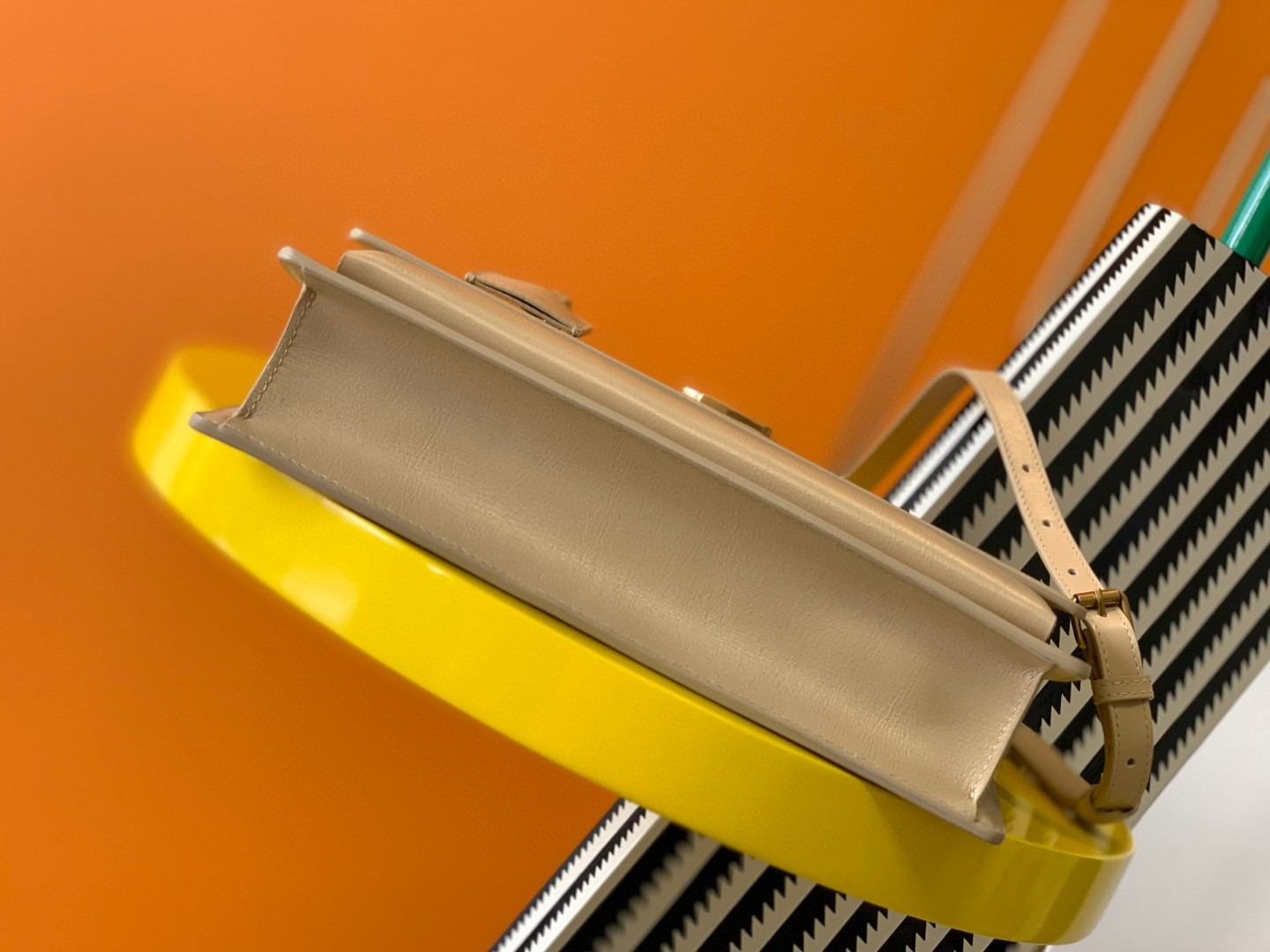 Y*L sunset large in smooth leather beige 10.6 x 7 x 3.1 inches