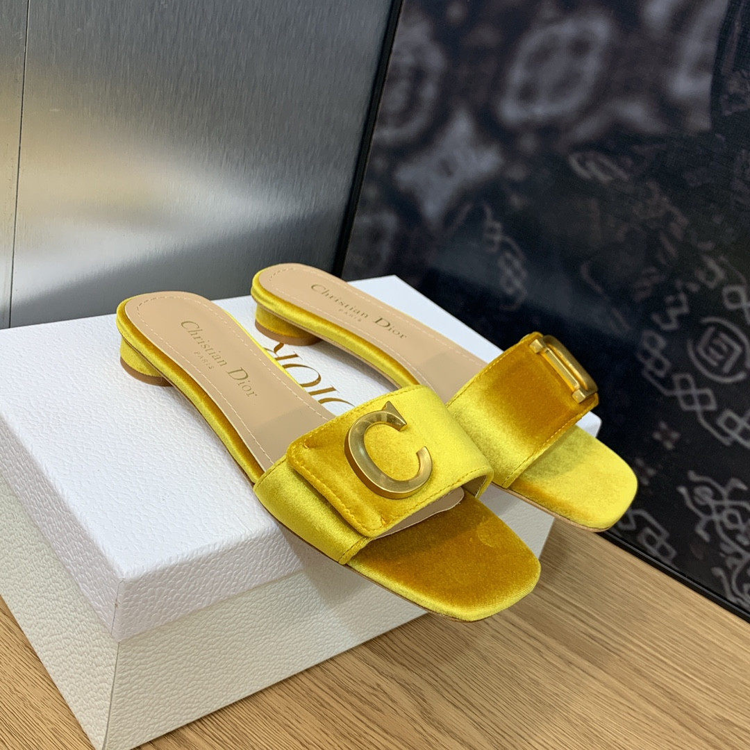 ua D*or or c'est D*or slide