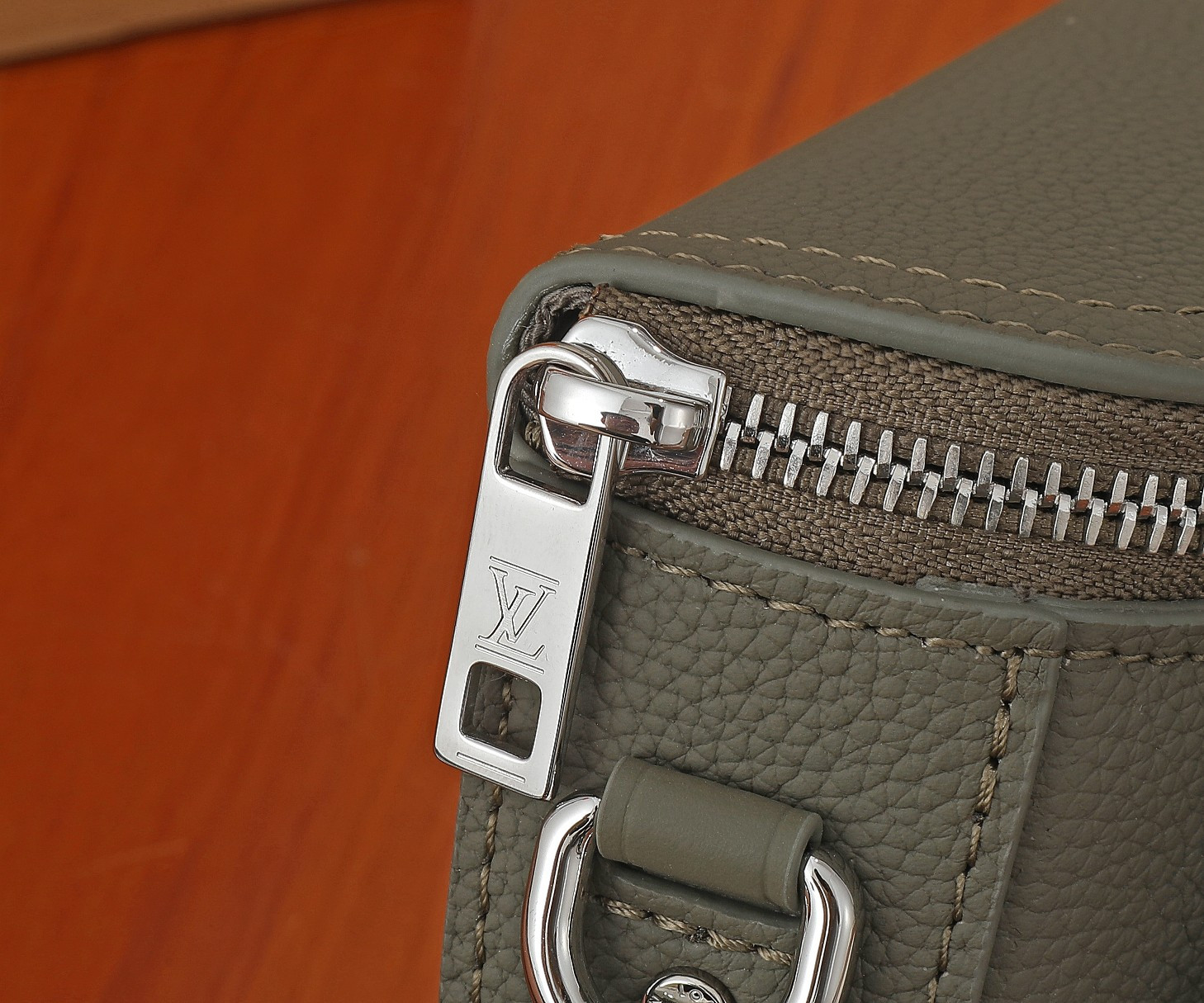 LV Pilot Wearable Wallet M83560 7.9 x 4.7 x 2.2 in