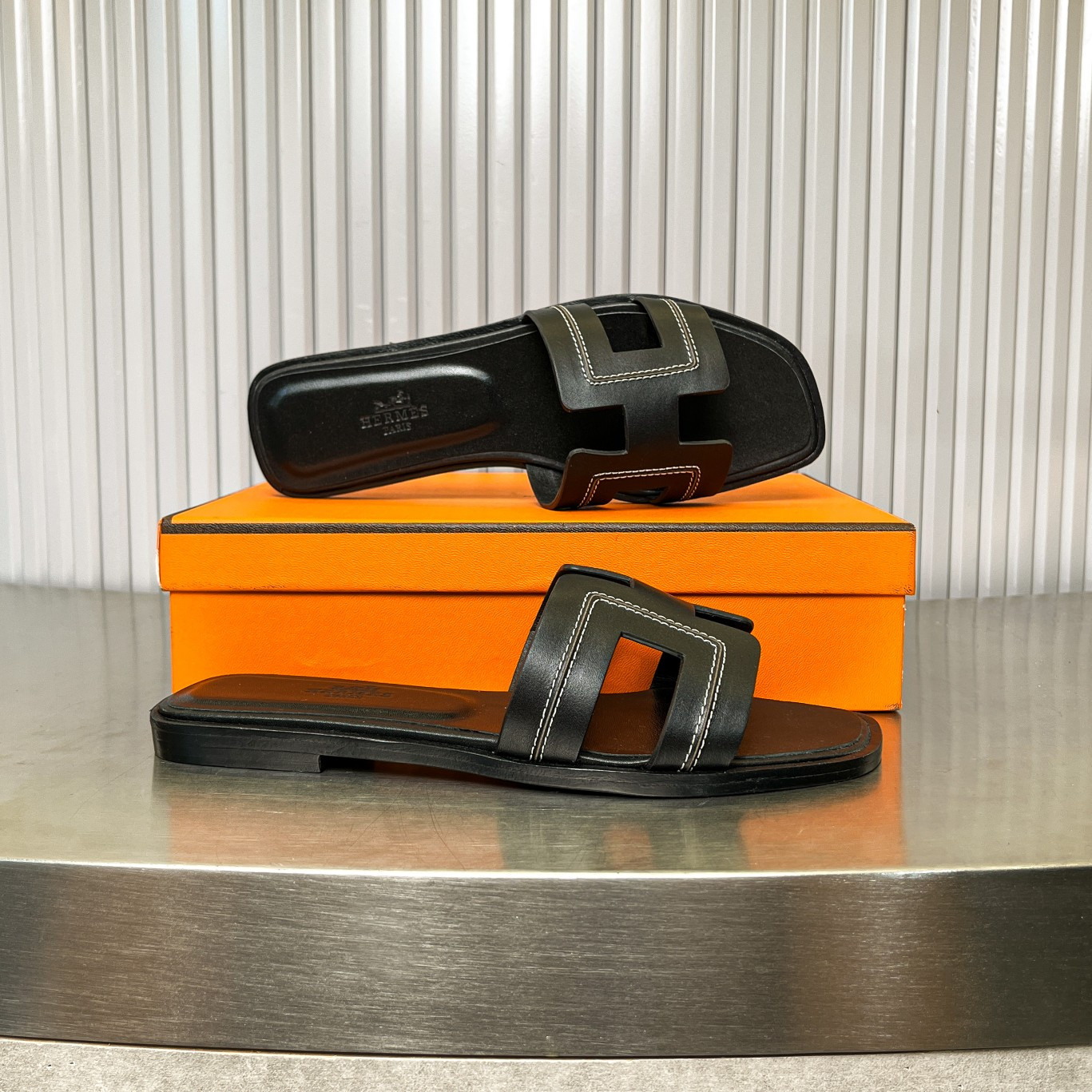 ua H**me5 oran sandal