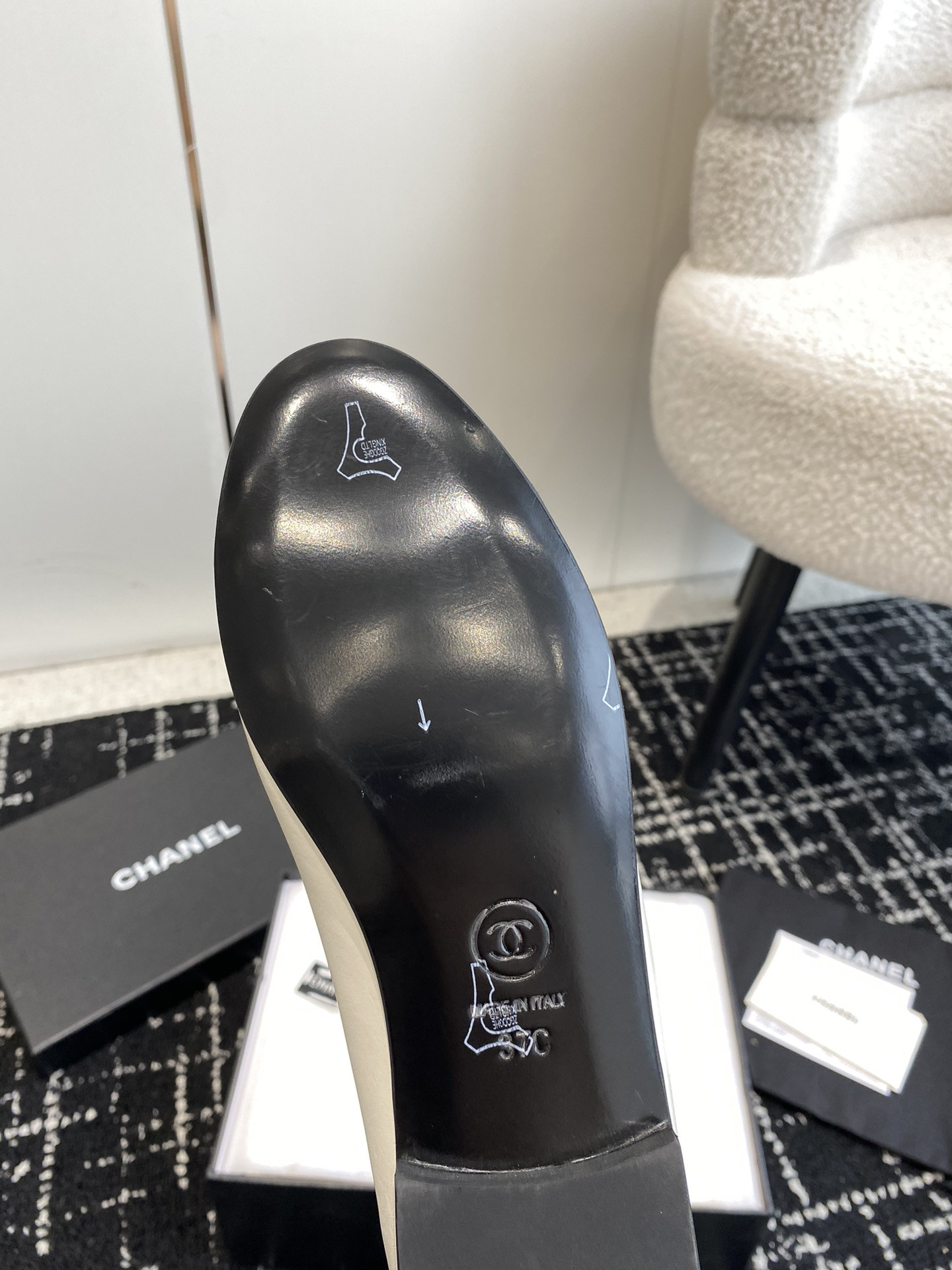 ua Ch*el ballet flats