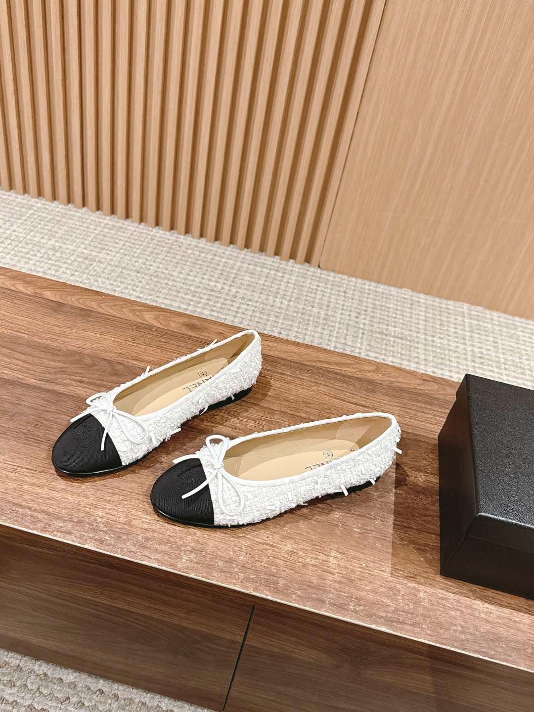 ua Ch*el ballet flats