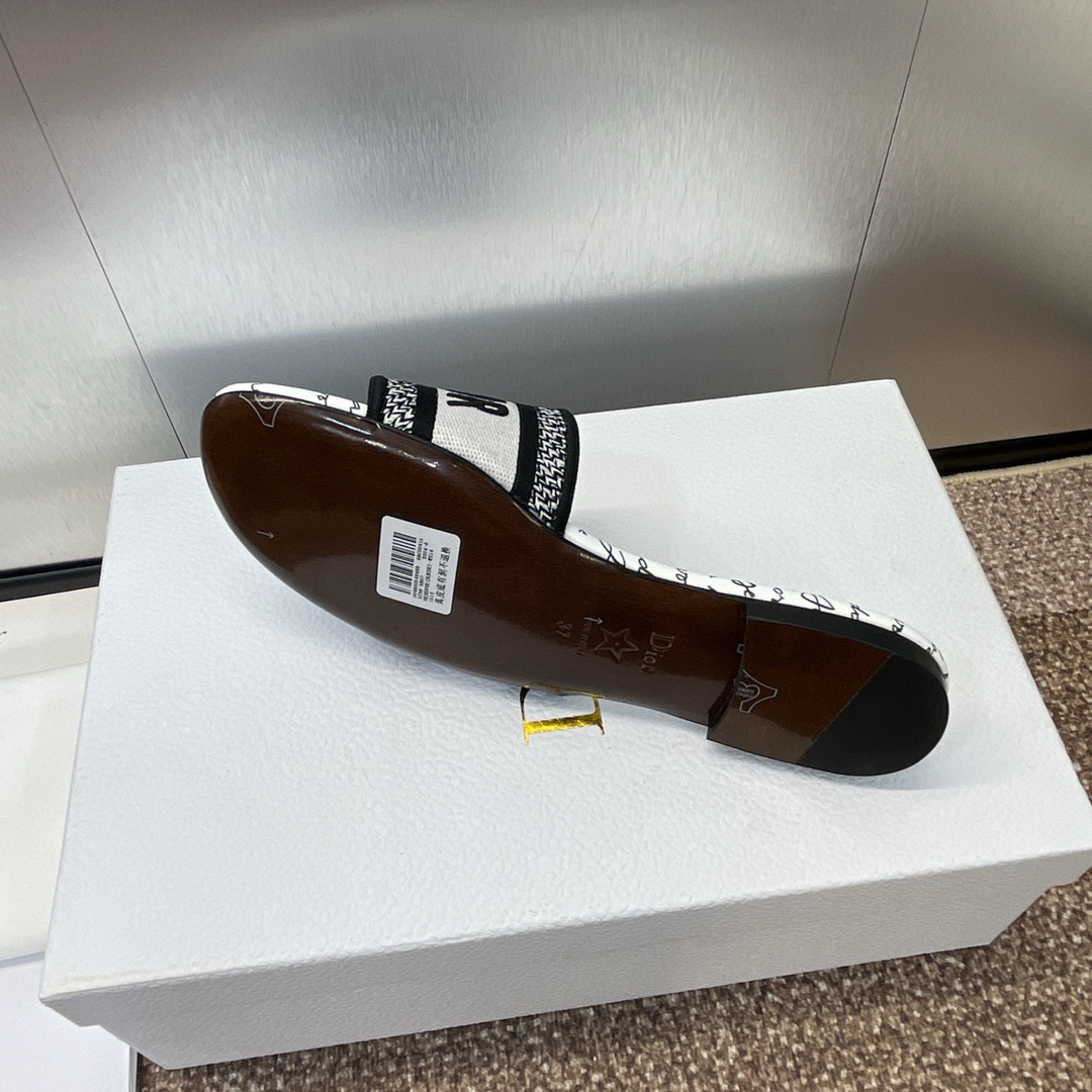 ua D*oramour dway slide