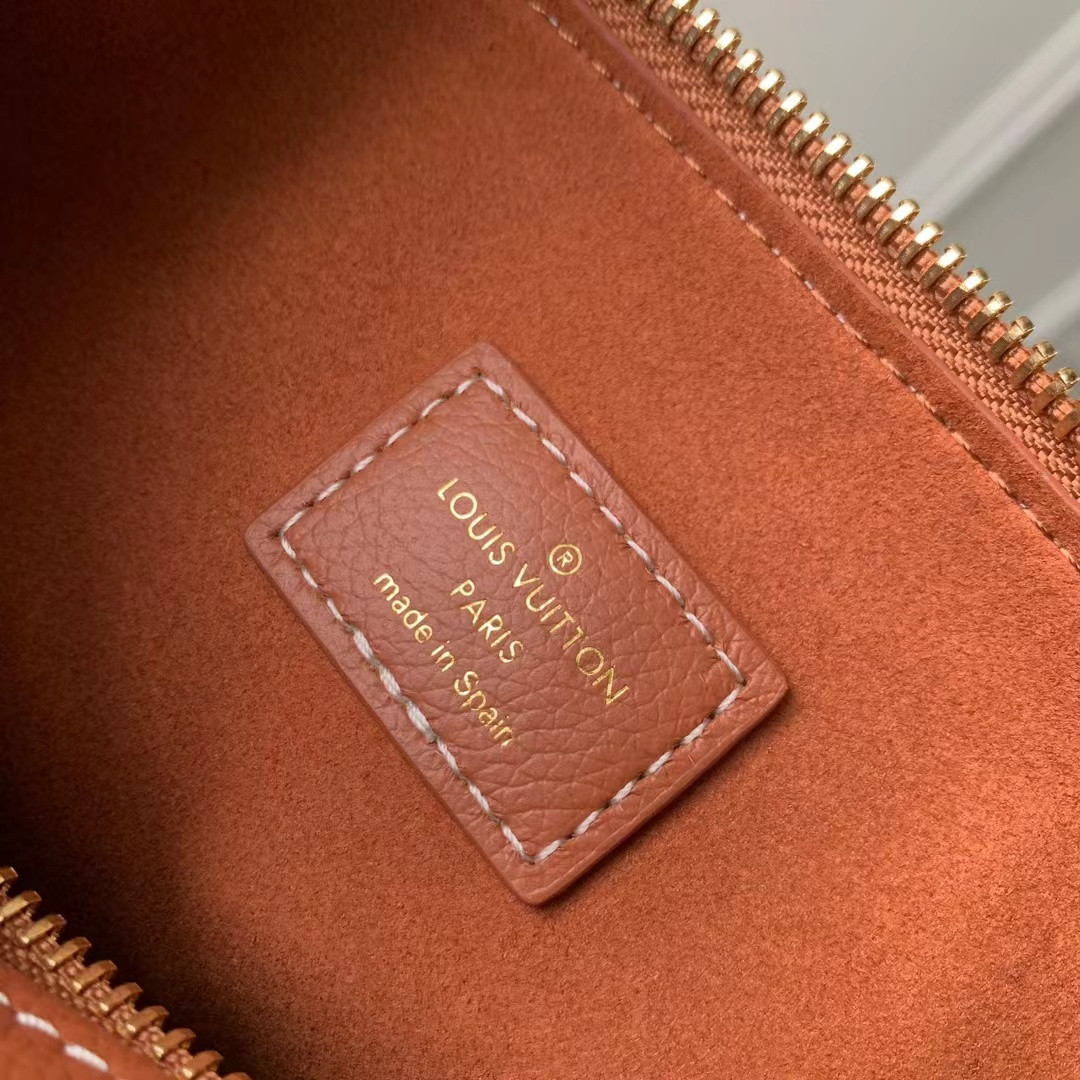 LV Low Key Bumbag M83546 28x13x5.5CM