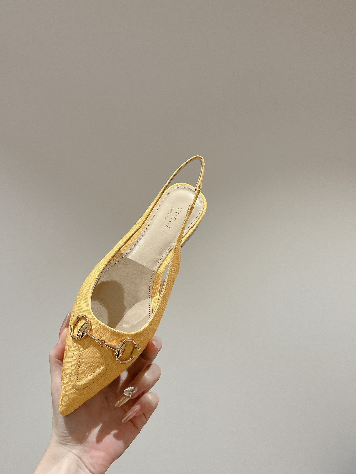 ua G*u*i horsebit slingback flat