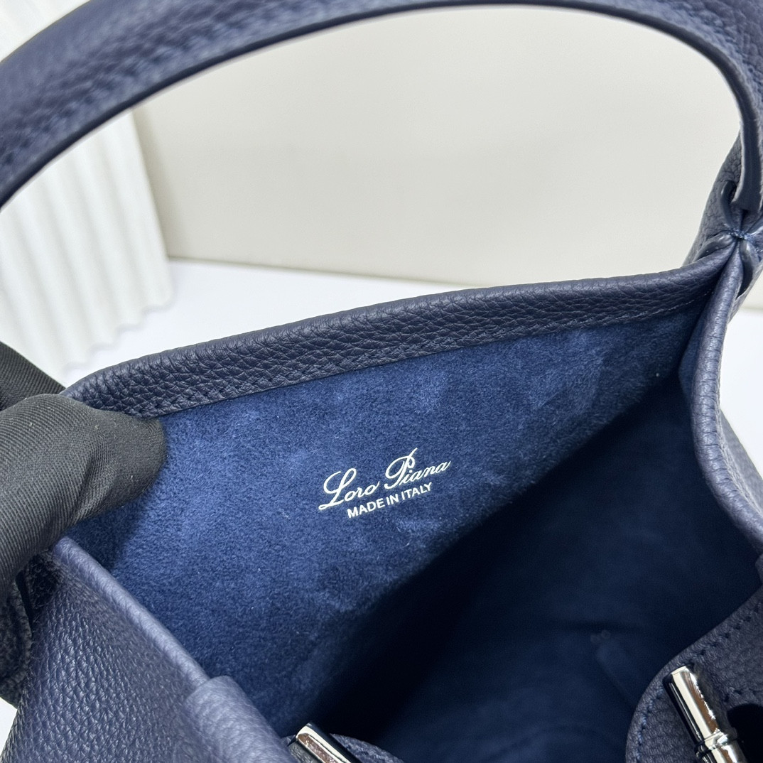 L**o p*ana small bale bag calfskin 17 x 17 x 21 cm