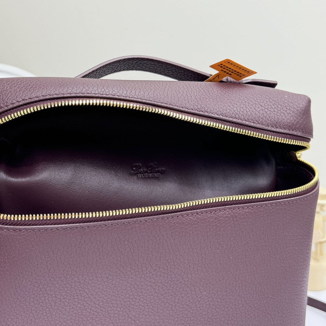 L**o p*ana extra pocket backpack l23.5 grained calfskin 23 x 21 x 8 cm