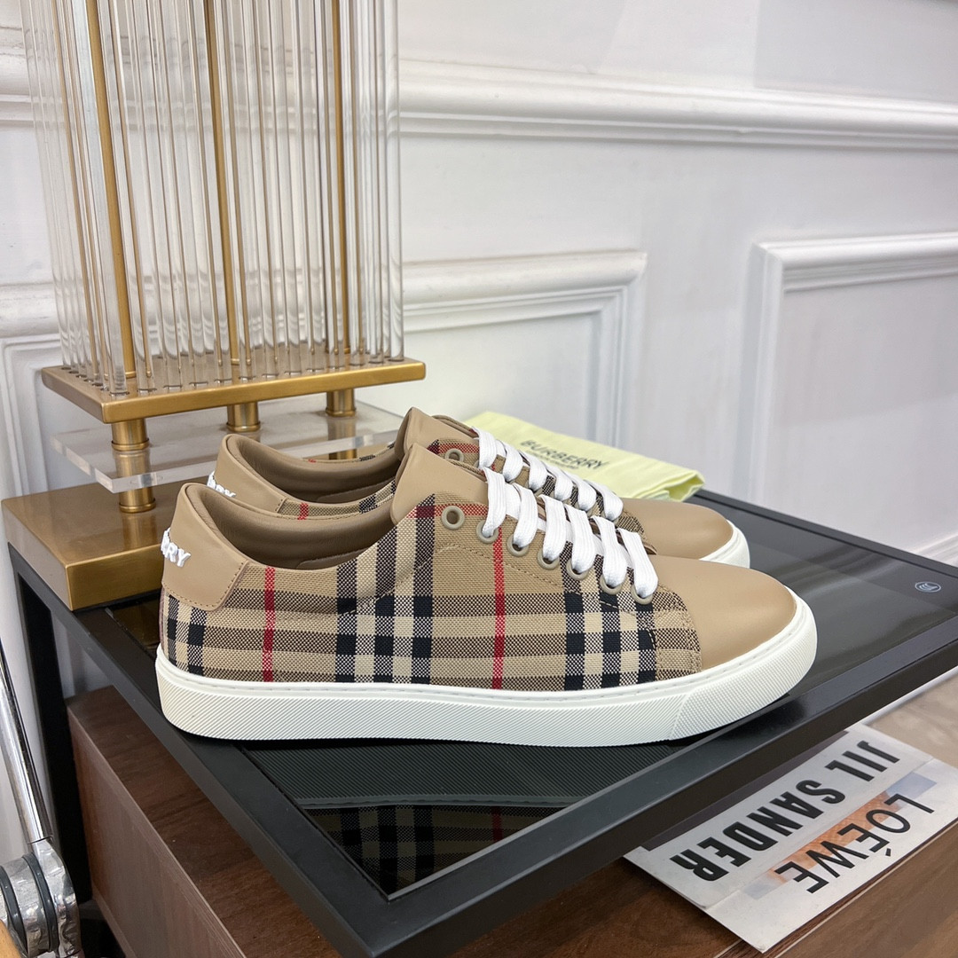 ua B**rry check sneakers