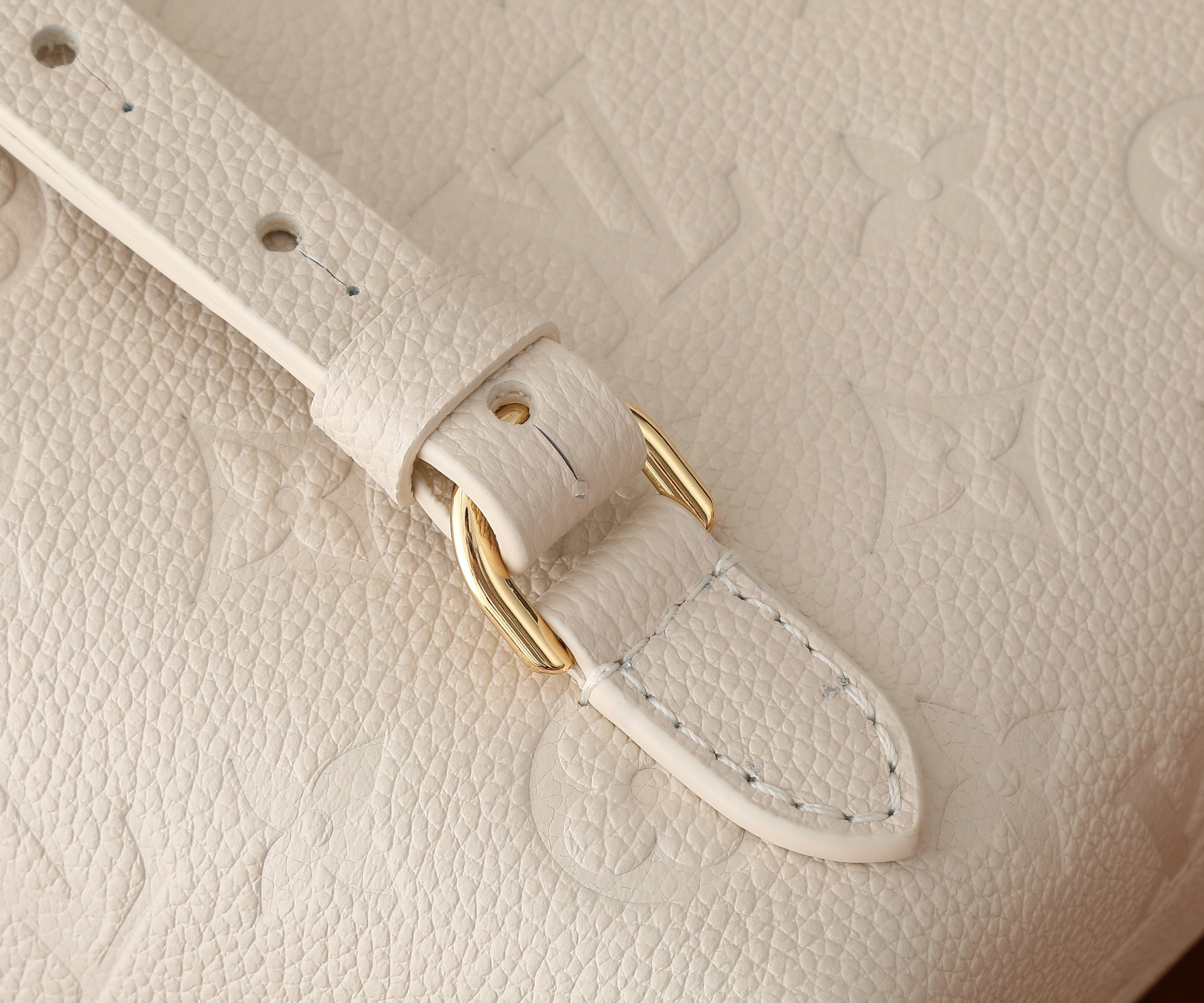 LV Backup M47106 7.9 x 8.7 x 5.5 inches