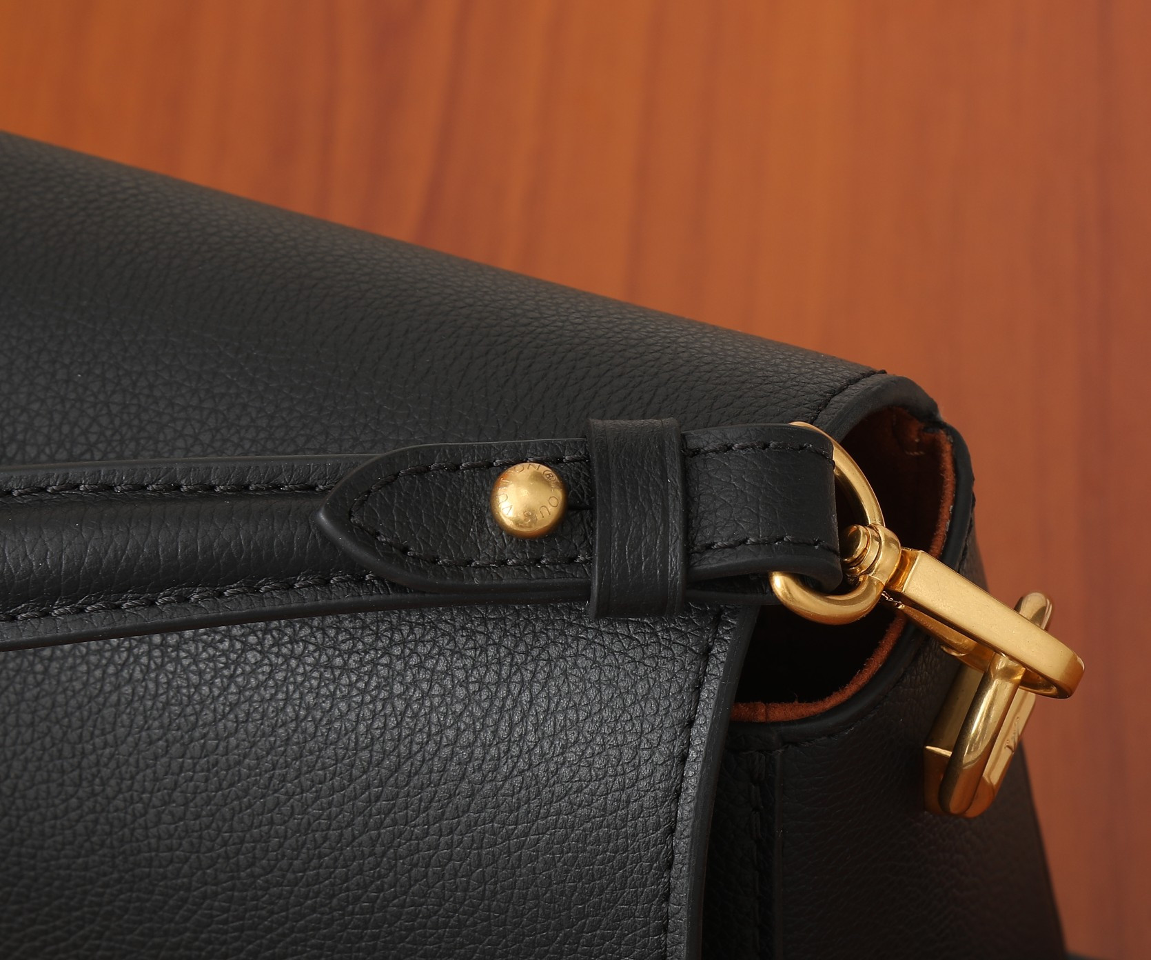 LV Soft Twist M24639 10.6 x 7.5 x 3.5 inches