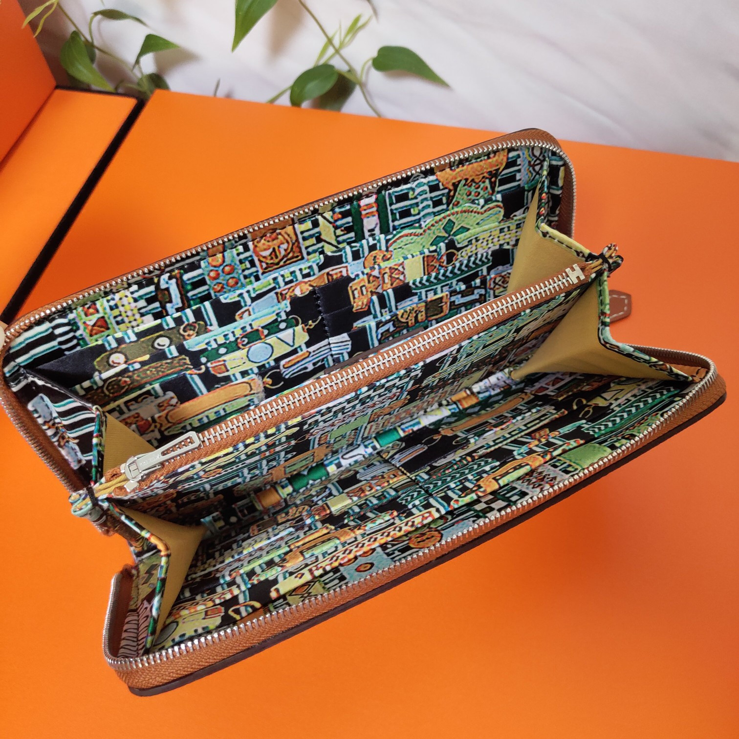 H**me5 long wallet 20x11cm